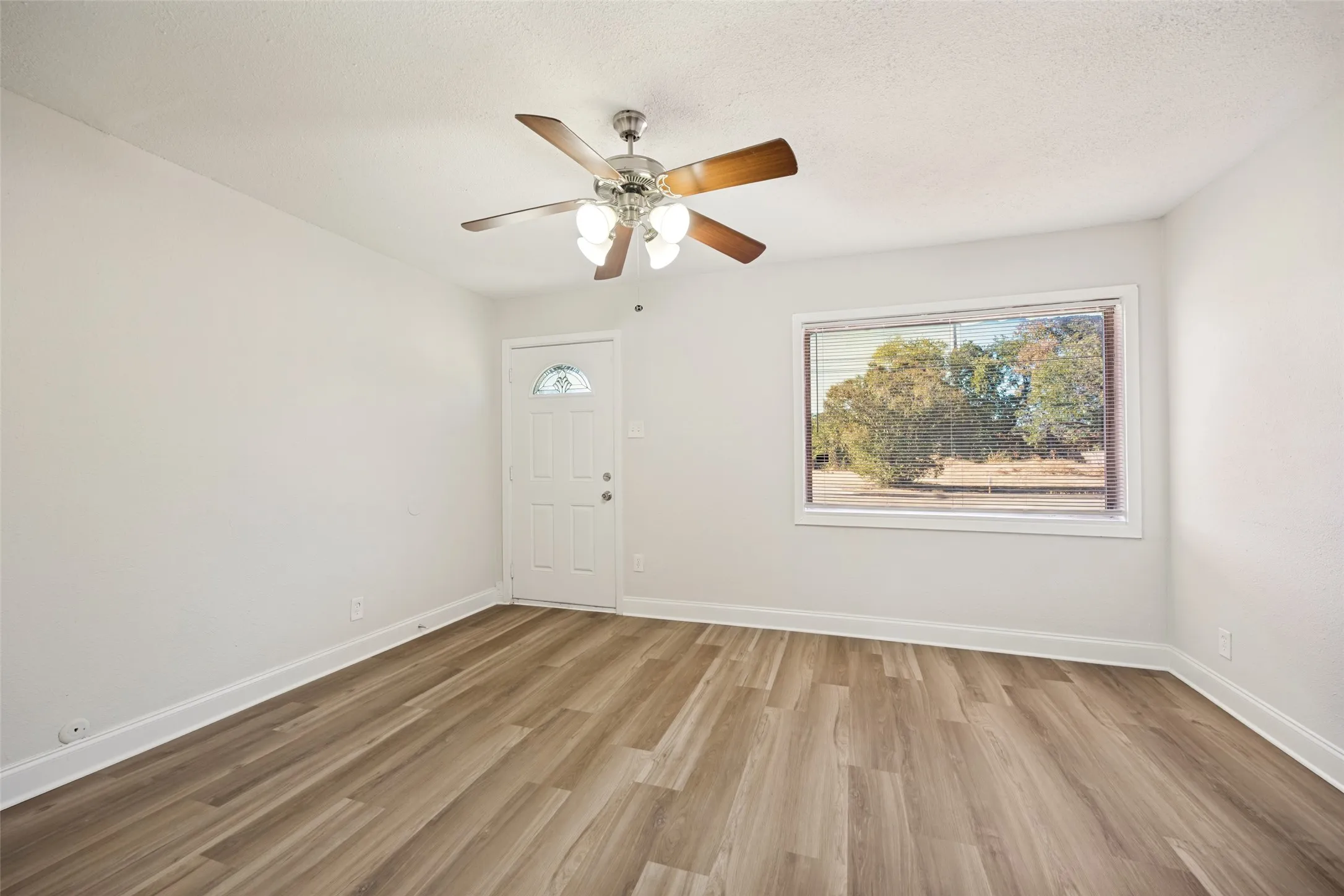 Single Family Residence For Rent in Dallas County , 1541 Briarcliff Road, Dallas, Texas 75235, 3 Bedroom, 1 Bathroom, 1 Garage spaces, 1,140 Sqft, built in 1949, mls#21378031, Real Estate Agent in Dallas, Homes For Rent in Dallas county, Homes For Rent in Dallas, Realtor in Dallas Texas, Real Estate Brokerage Independent Realty Texas, Luminita Cordes Realtor