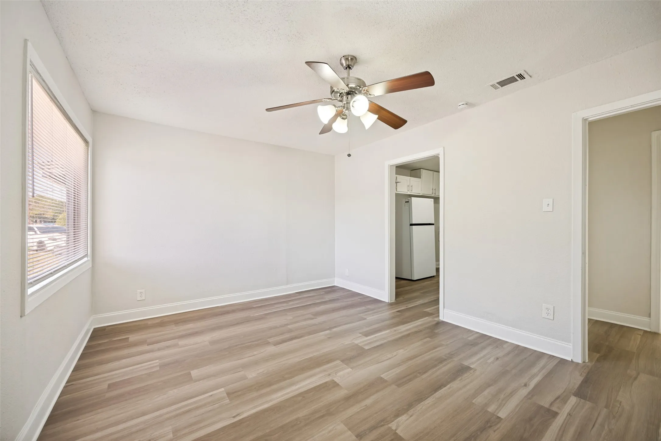 Single Family Residence For Rent in Dallas County , 1541 Briarcliff Road, Dallas, Texas 75235, 3 Bedroom, 1 Bathroom, 1 Garage spaces, 1,140 Sqft, built in 1949, mls#21378031, Real Estate Agent in Dallas, Homes For Rent in Dallas county, Homes For Rent in Dallas, Realtor in Dallas Texas, Real Estate Brokerage Independent Realty Texas, Luminita Cordes Realtor