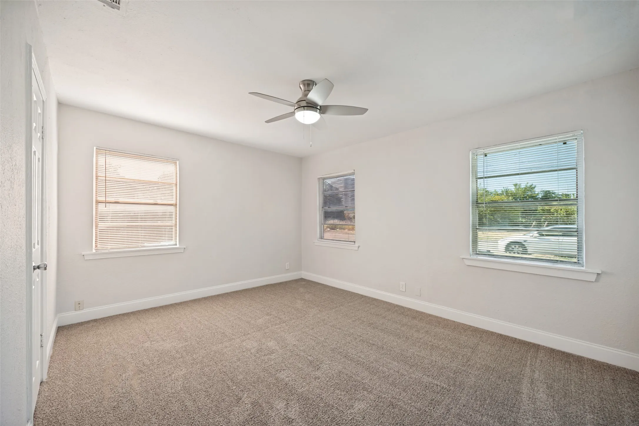 Single Family Residence For Rent in Dallas County , 1541 Briarcliff Road, Dallas, Texas 75235, 3 Bedroom, 1 Bathroom, 1 Garage spaces, 1,140 Sqft, built in 1949, mls#21378031, Real Estate Agent in Dallas, Homes For Rent in Dallas county, Homes For Rent in Dallas, Realtor in Dallas Texas, Real Estate Brokerage Independent Realty Texas, Luminita Cordes Realtor