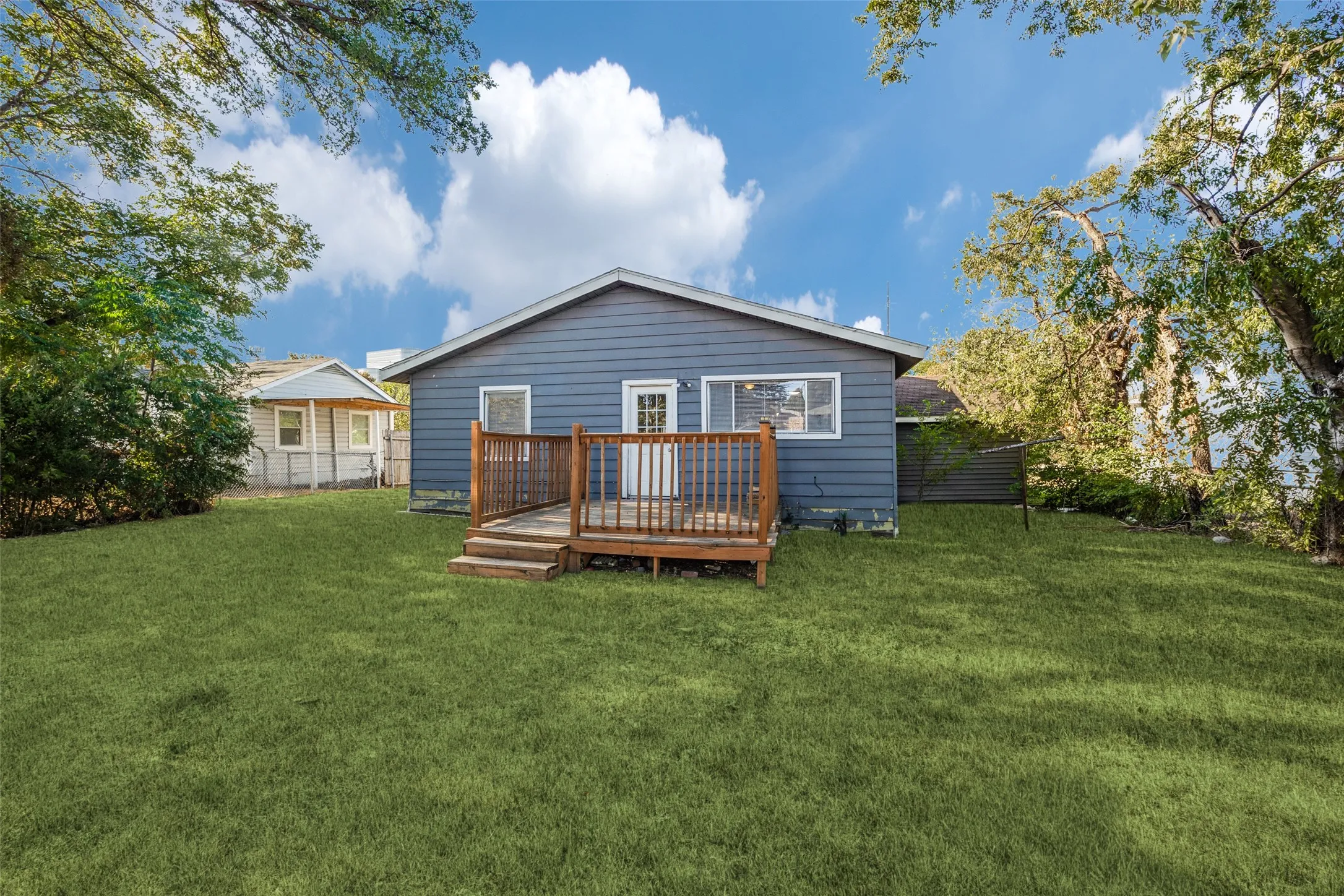 Single Family Residence For Rent in Dallas County , 1541 Briarcliff Road, Dallas, Texas 75235, 3 Bedroom, 1 Bathroom, 1 Garage spaces, 1,140 Sqft, built in 1949, mls#21378031, Real Estate Agent in Dallas, Homes For Rent in Dallas county, Homes For Rent in Dallas, Realtor in Dallas Texas, Real Estate Brokerage Independent Realty Texas, Luminita Cordes Realtor