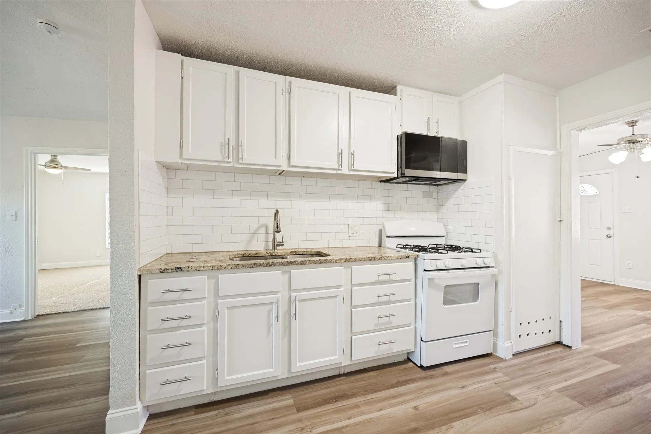 Single Family Residence For Rent in Dallas County , 1541 Briarcliff Road, Dallas, Texas 75235, 3 Bedroom, 1 Bathroom, 1 Garage spaces, 1,140 Sqft, built in 1949, mls#21378031, Real Estate Agent in Dallas, Homes For Rent in Dallas county, Homes For Rent in Dallas, Realtor in Dallas Texas, Real Estate Brokerage Independent Realty Texas, Luminita Cordes Realtor