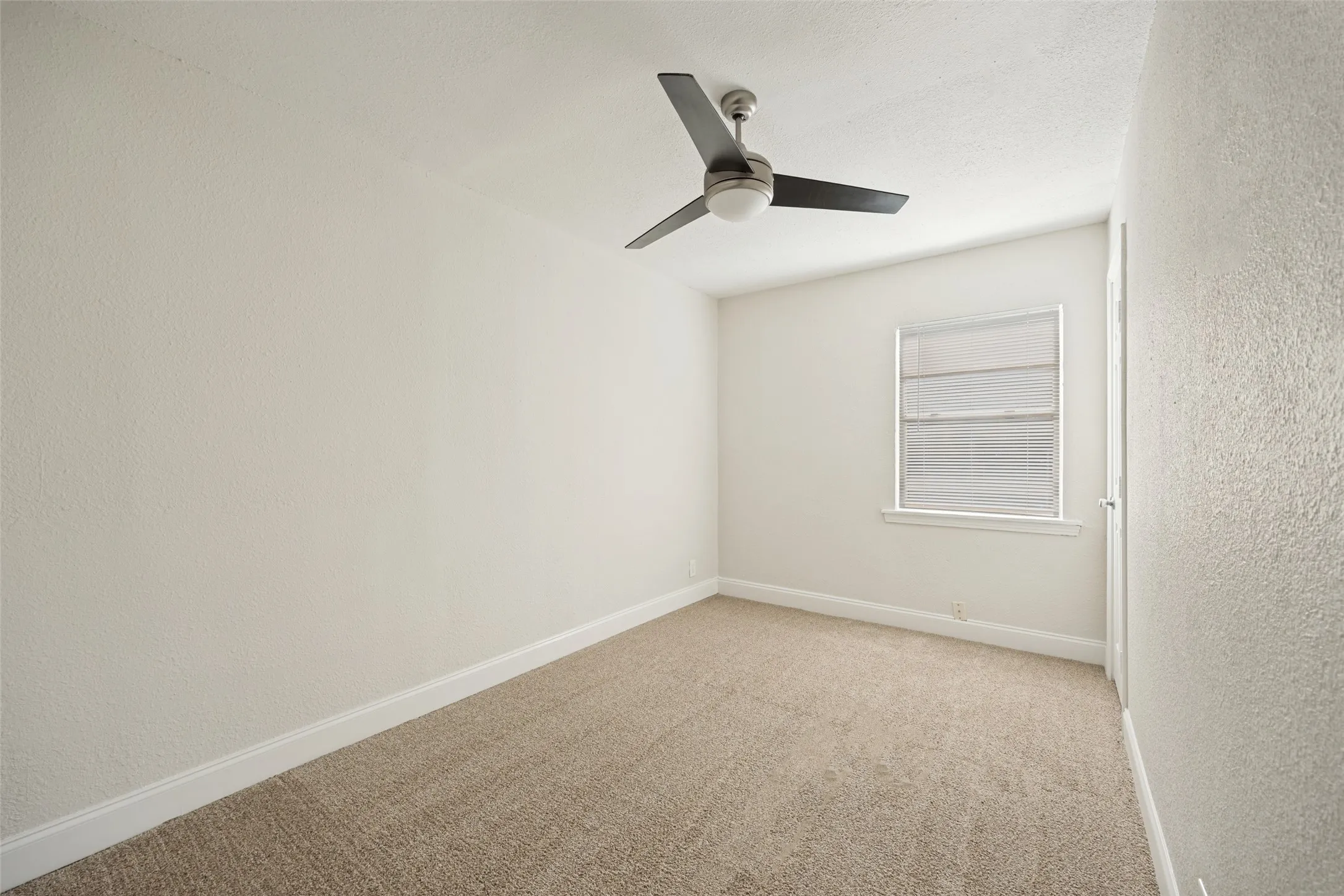 Single Family Residence For Rent in Dallas County , 1541 Briarcliff Road, Dallas, Texas 75235, 3 Bedroom, 1 Bathroom, 1 Garage spaces, 1,140 Sqft, built in 1949, mls#21378031, Real Estate Agent in Dallas, Homes For Rent in Dallas county, Homes For Rent in Dallas, Realtor in Dallas Texas, Real Estate Brokerage Independent Realty Texas, Luminita Cordes Realtor