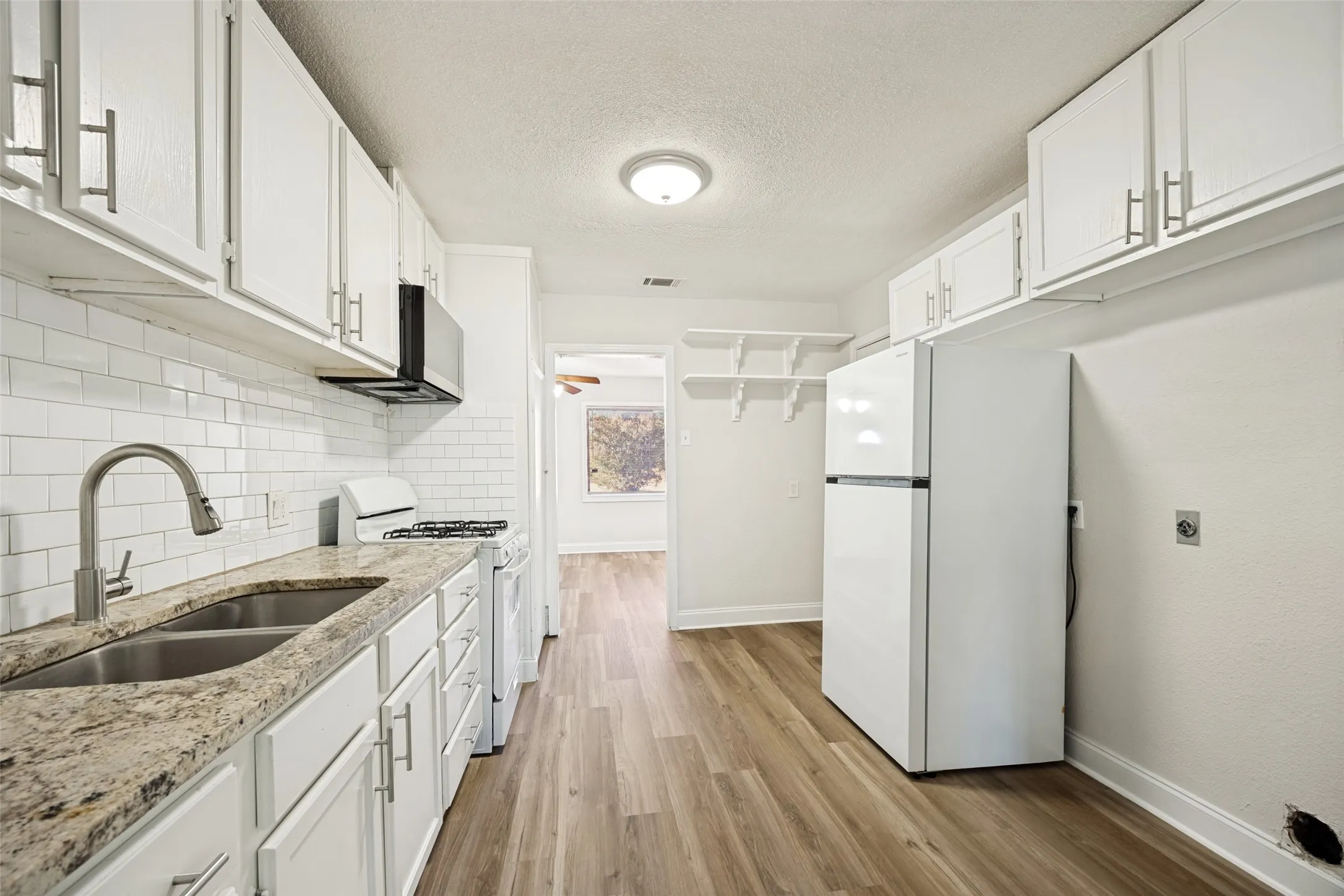 Single Family Residence For Rent in Dallas County , 1541 Briarcliff Road, Dallas, Texas 75235, 3 Bedroom, 1 Bathroom, 1 Garage spaces, 1,140 Sqft, built in 1949, mls#21378031, Real Estate Agent in Dallas, Homes For Rent in Dallas county, Homes For Rent in Dallas, Realtor in Dallas Texas, Real Estate Brokerage Independent Realty Texas, Luminita Cordes Realtor