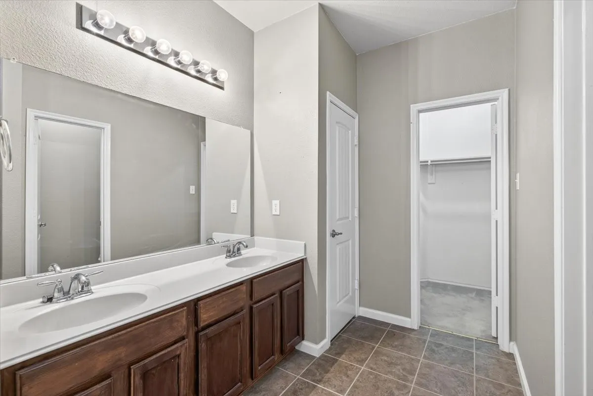 Single Family Residence For Sale in Kaufman County , 4018 Houston Drive, Heartland, Texas 75126, 3 Bedroom, 3 Bathroom, 2 Garage spaces, 2,195 Sqft, built in 2008, mls#21377971, Real Estate Agent in Heartland, Homes For Sale in Kaufman county, Homes For Sale in Heartland, Realtor in Heartland Texas, Real Estate Brokerage Independent Realty Texas, Luminita Cordes Realtor
