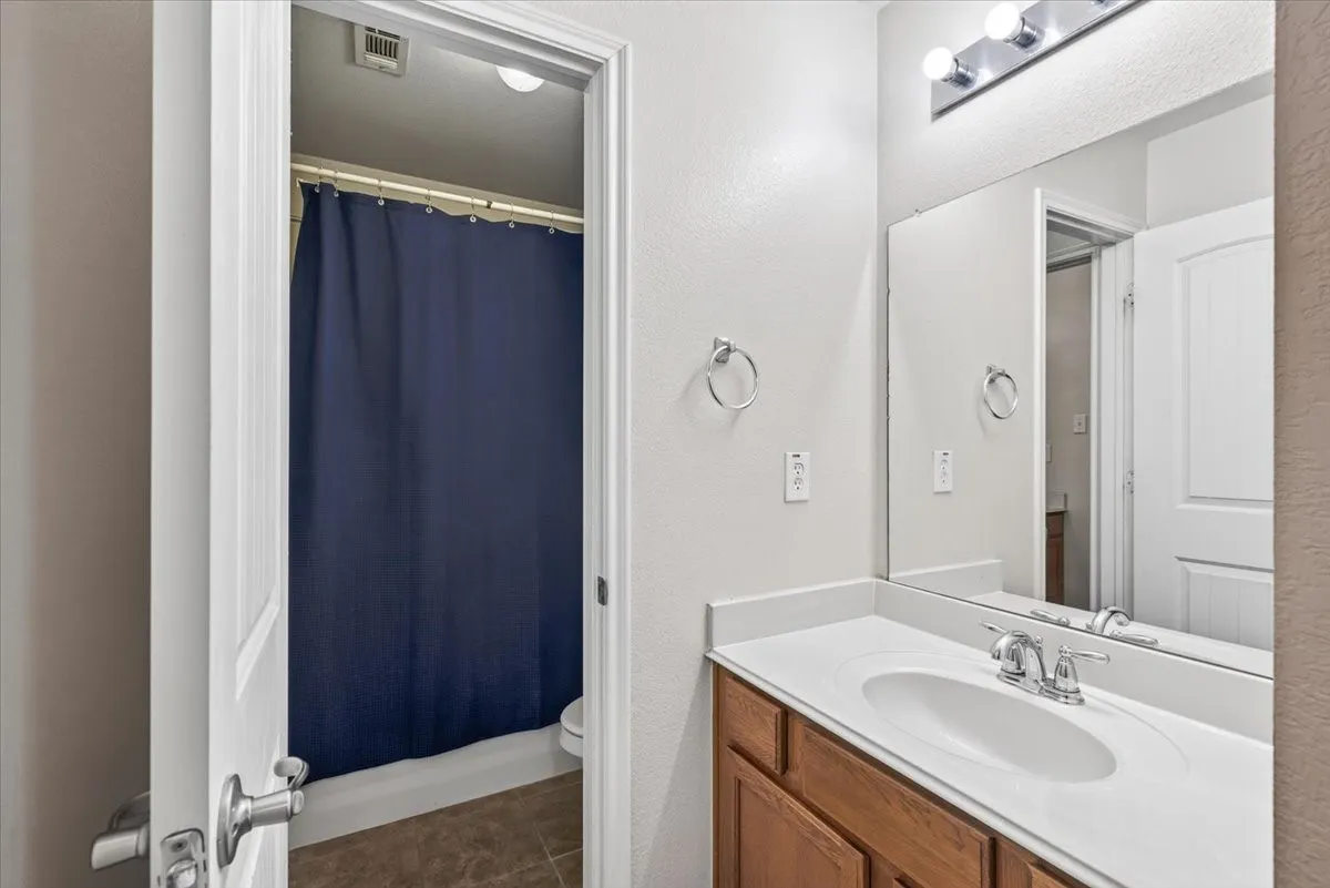 Single Family Residence For Sale in Kaufman County , 4018 Houston Drive, Heartland, Texas 75126, 3 Bedroom, 3 Bathroom, 2 Garage spaces, 2,195 Sqft, built in 2008, mls#21377971, Real Estate Agent in Heartland, Homes For Sale in Kaufman county, Homes For Sale in Heartland, Realtor in Heartland Texas, Real Estate Brokerage Independent Realty Texas, Luminita Cordes Realtor