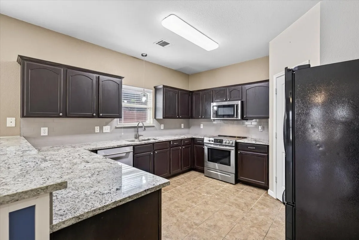 Single Family Residence For Sale in Kaufman County , 4018 Houston Drive, Heartland, Texas 75126, 3 Bedroom, 3 Bathroom, 2 Garage spaces, 2,195 Sqft, built in 2008, mls#21377971, Real Estate Agent in Heartland, Homes For Sale in Kaufman county, Homes For Sale in Heartland, Realtor in Heartland Texas, Real Estate Brokerage Independent Realty Texas, Luminita Cordes Realtor