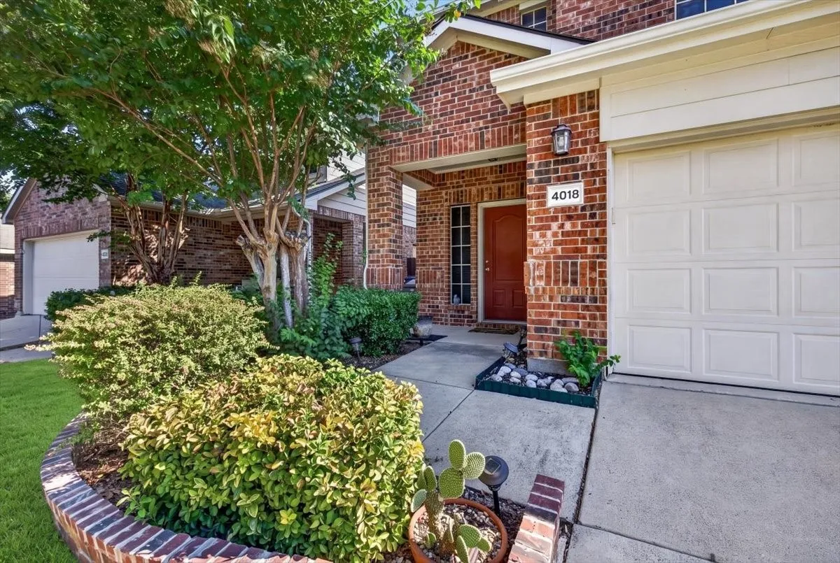 Single Family Residence For Sale in Kaufman County , 4018 Houston Drive, Heartland, Texas 75126, 3 Bedroom, 3 Bathroom, 2 Garage spaces, 2,195 Sqft, built in 2008, mls#21377971, Real Estate Agent in Heartland, Homes For Sale in Kaufman county, Homes For Sale in Heartland, Realtor in Heartland Texas, Real Estate Brokerage Independent Realty Texas, Luminita Cordes Realtor