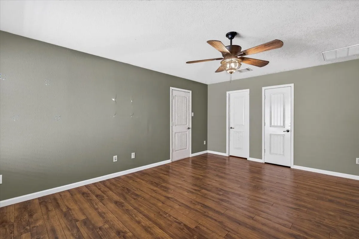 Single Family Residence For Sale in Kaufman County , 4018 Houston Drive, Heartland, Texas 75126, 3 Bedroom, 3 Bathroom, 2 Garage spaces, 2,195 Sqft, built in 2008, mls#21377971, Real Estate Agent in Heartland, Homes For Sale in Kaufman county, Homes For Sale in Heartland, Realtor in Heartland Texas, Real Estate Brokerage Independent Realty Texas, Luminita Cordes Realtor