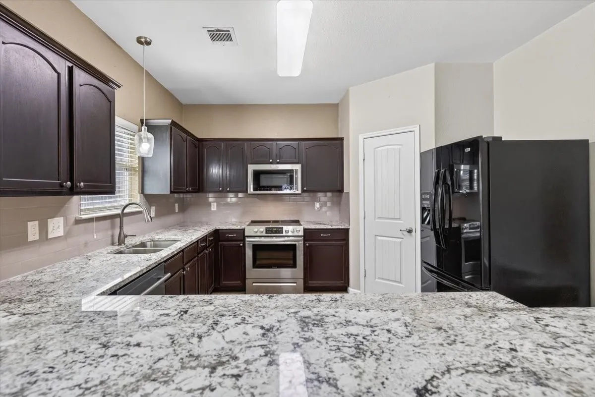 Single Family Residence For Sale in Kaufman County , 4018 Houston Drive, Heartland, Texas 75126, 3 Bedroom, 3 Bathroom, 2 Garage spaces, 2,195 Sqft, built in 2008, mls#21377971, Real Estate Agent in Heartland, Homes For Sale in Kaufman county, Homes For Sale in Heartland, Realtor in Heartland Texas, Real Estate Brokerage Independent Realty Texas, Luminita Cordes Realtor