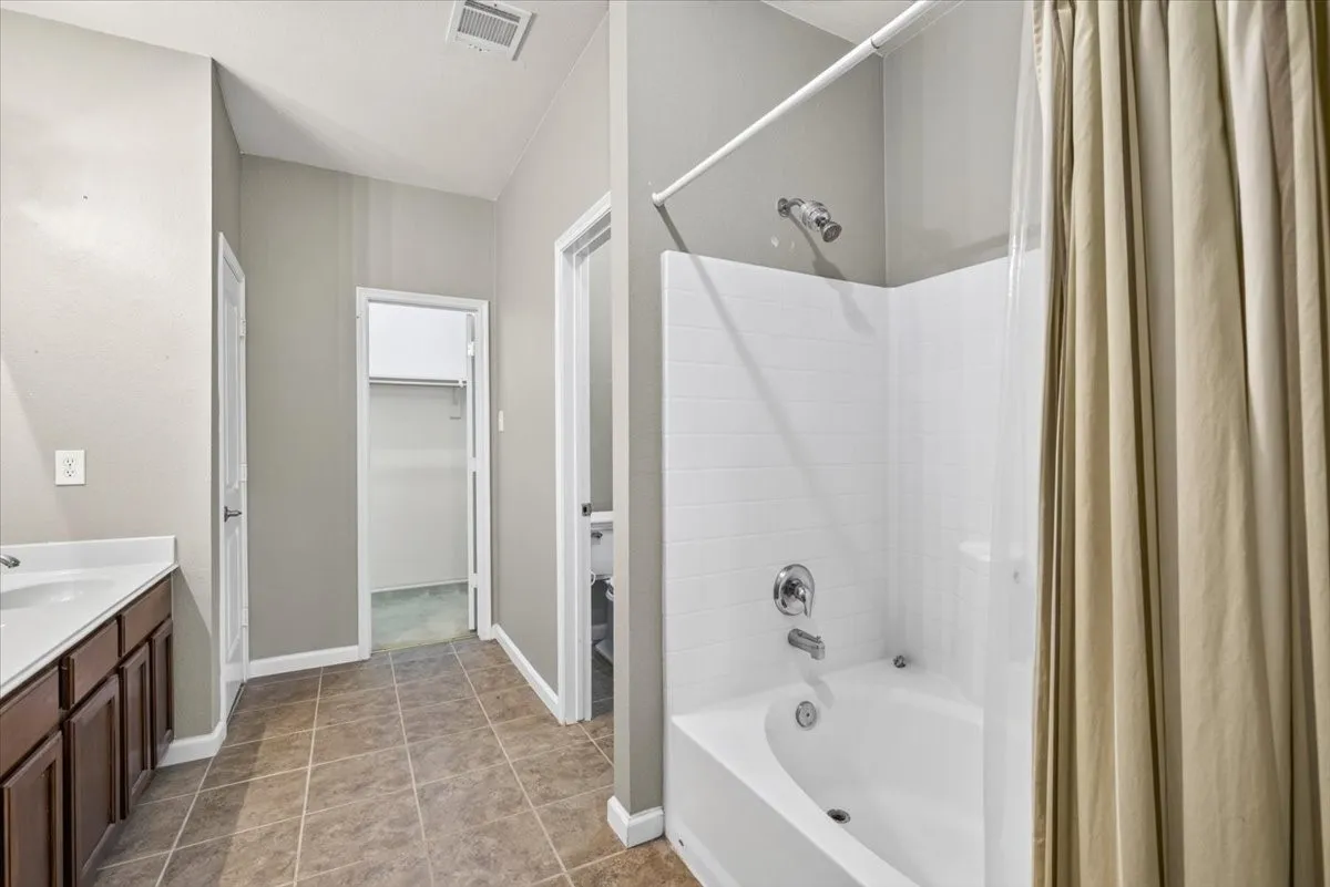 Single Family Residence For Sale in Kaufman County , 4018 Houston Drive, Heartland, Texas 75126, 3 Bedroom, 3 Bathroom, 2 Garage spaces, 2,195 Sqft, built in 2008, mls#21377971, Real Estate Agent in Heartland, Homes For Sale in Kaufman county, Homes For Sale in Heartland, Realtor in Heartland Texas, Real Estate Brokerage Independent Realty Texas, Luminita Cordes Realtor