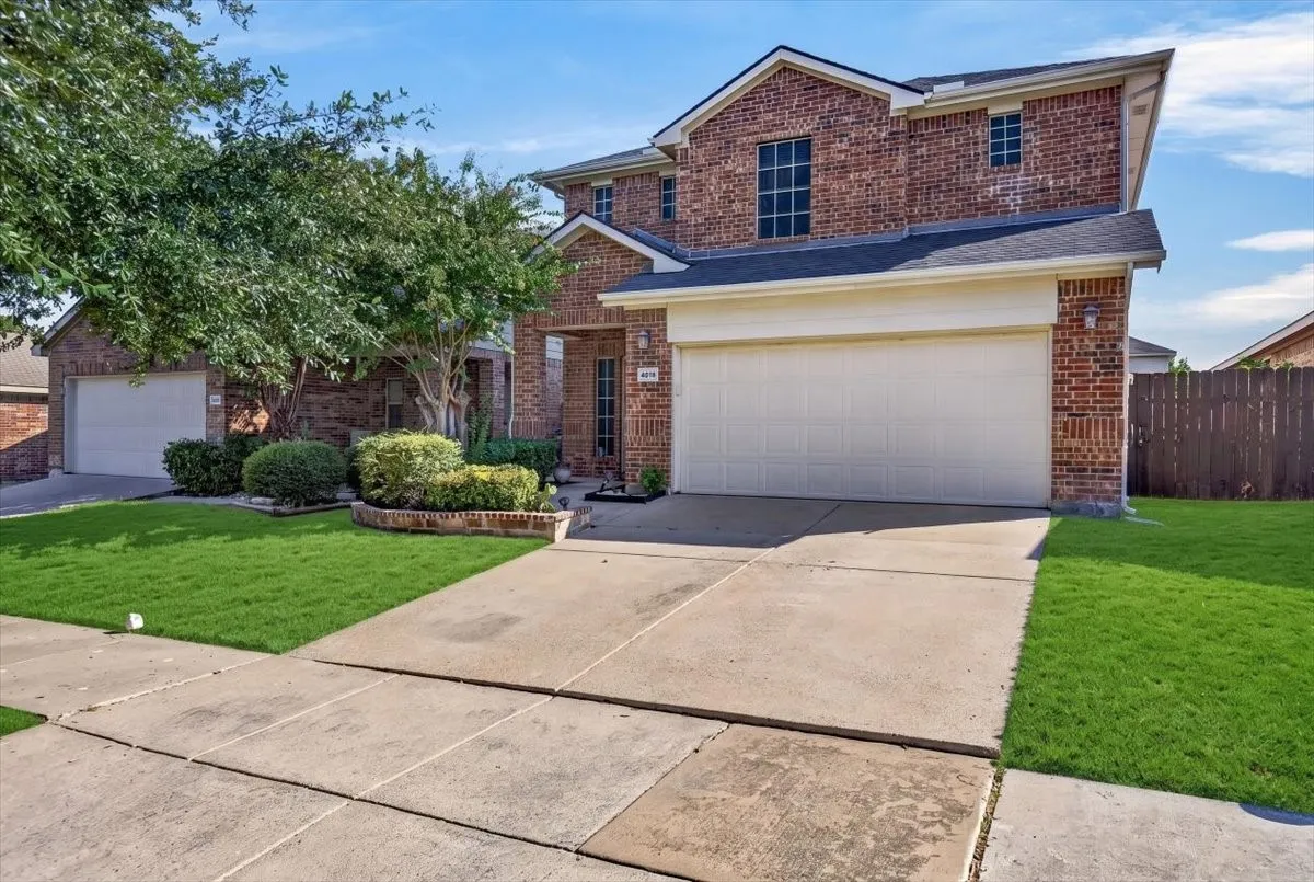 Single Family Residence For Sale in Kaufman County , 4018 Houston Drive, Heartland, Texas 75126, 3 Bedroom, 3 Bathroom, 2 Garage spaces, 2,195 Sqft, built in 2008, mls#21377971, Real Estate Agent in Heartland, Homes For Sale in Kaufman county, Homes For Sale in Heartland, Realtor in Heartland Texas, Real Estate Brokerage Independent Realty Texas, Luminita Cordes Realtor