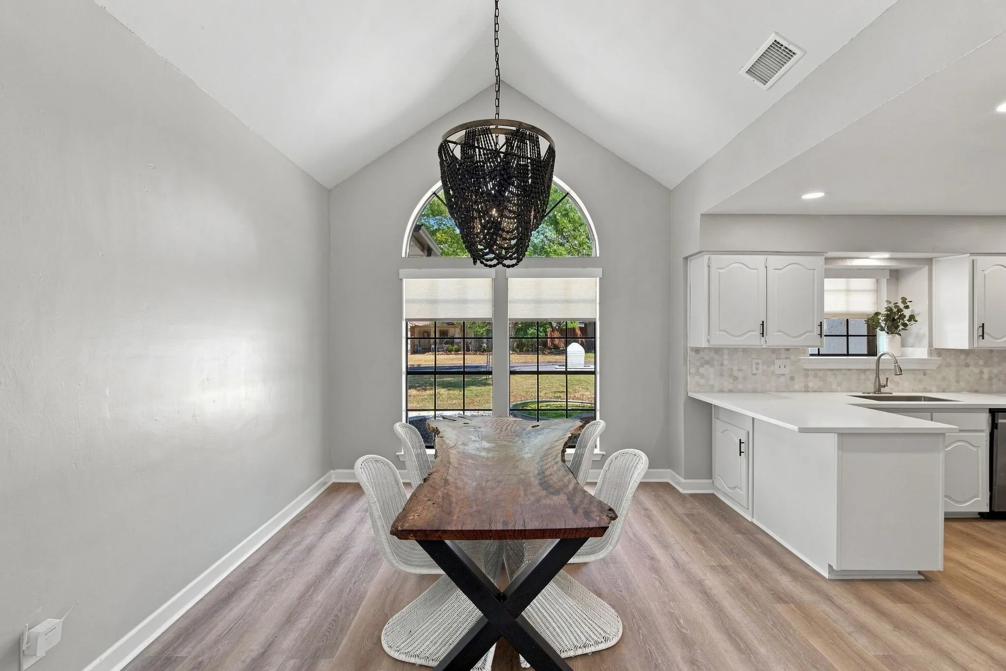 Single Family Residence For Sale in Tarrant County , 3808 Chestnut Street, Fort Worth, Texas 76137, 3 Bedroom, 2 Bathroom, 2 Garage spaces, 1,497 Sqft, built in 1984, mls#21377975, Real Estate Agent in Fort Worth, Homes For Sale in Tarrant county, Homes For Sale in Fort Worth, Realtor in Fort Worth Texas, Real Estate Brokerage Independent Realty Texas, Luminita Cordes Realtor