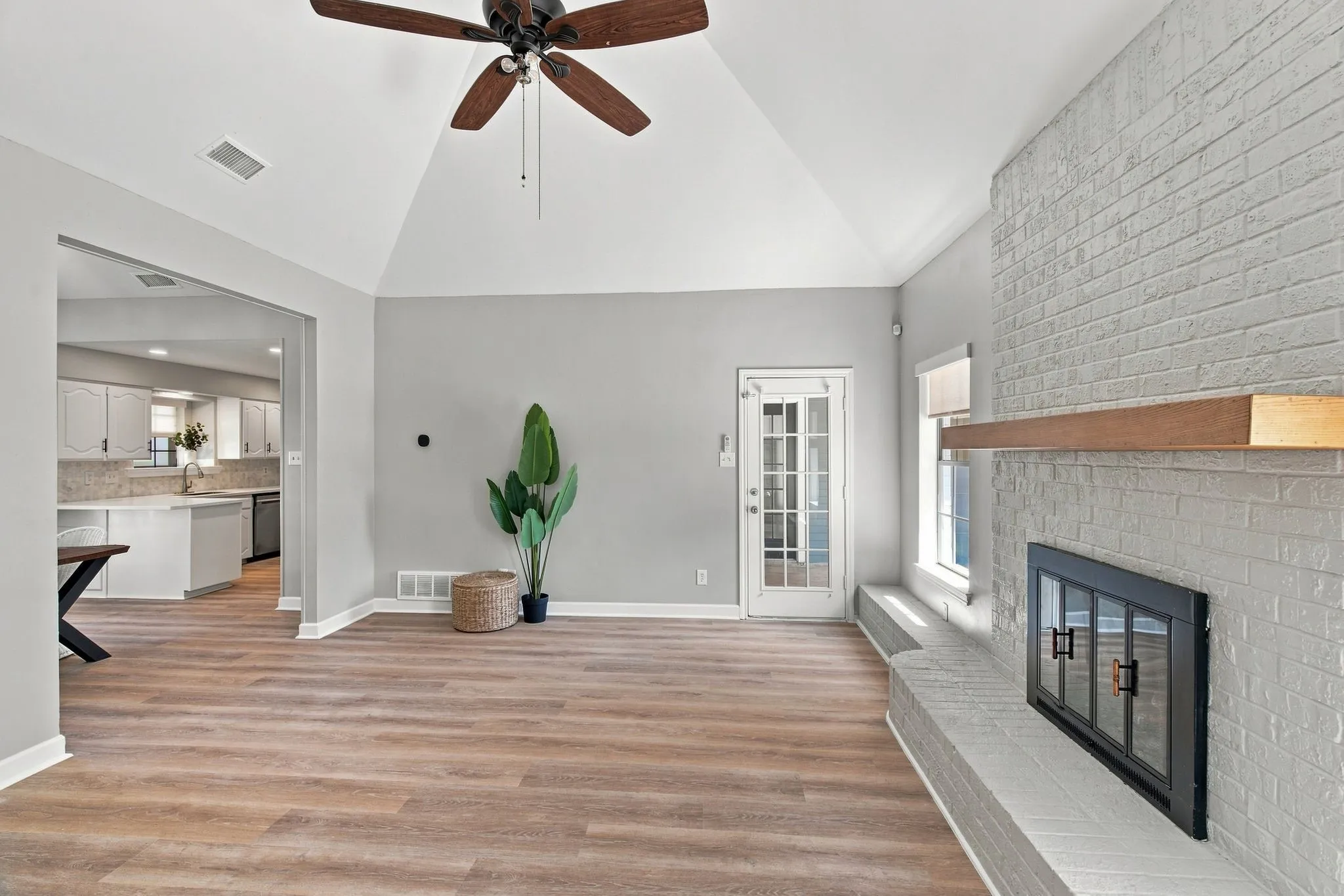 Single Family Residence For Sale in Tarrant County , 3808 Chestnut Street, Fort Worth, Texas 76137, 3 Bedroom, 2 Bathroom, 2 Garage spaces, 1,497 Sqft, built in 1984, mls#21377975, Real Estate Agent in Fort Worth, Homes For Sale in Tarrant county, Homes For Sale in Fort Worth, Realtor in Fort Worth Texas, Real Estate Brokerage Independent Realty Texas, Luminita Cordes Realtor