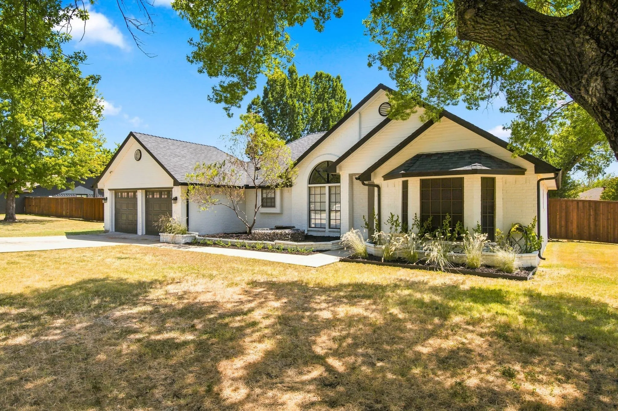 Single Family Residence For Sale in Tarrant County , 3808 Chestnut Street, Fort Worth, Texas 76137, 3 Bedroom, 2 Bathroom, 2 Garage spaces, 1,497 Sqft, built in 1984, mls#21377975, Real Estate Agent in Fort Worth, Homes For Sale in Tarrant county, Homes For Sale in Fort Worth, Realtor in Fort Worth Texas, Real Estate Brokerage Independent Realty Texas, Luminita Cordes Realtor