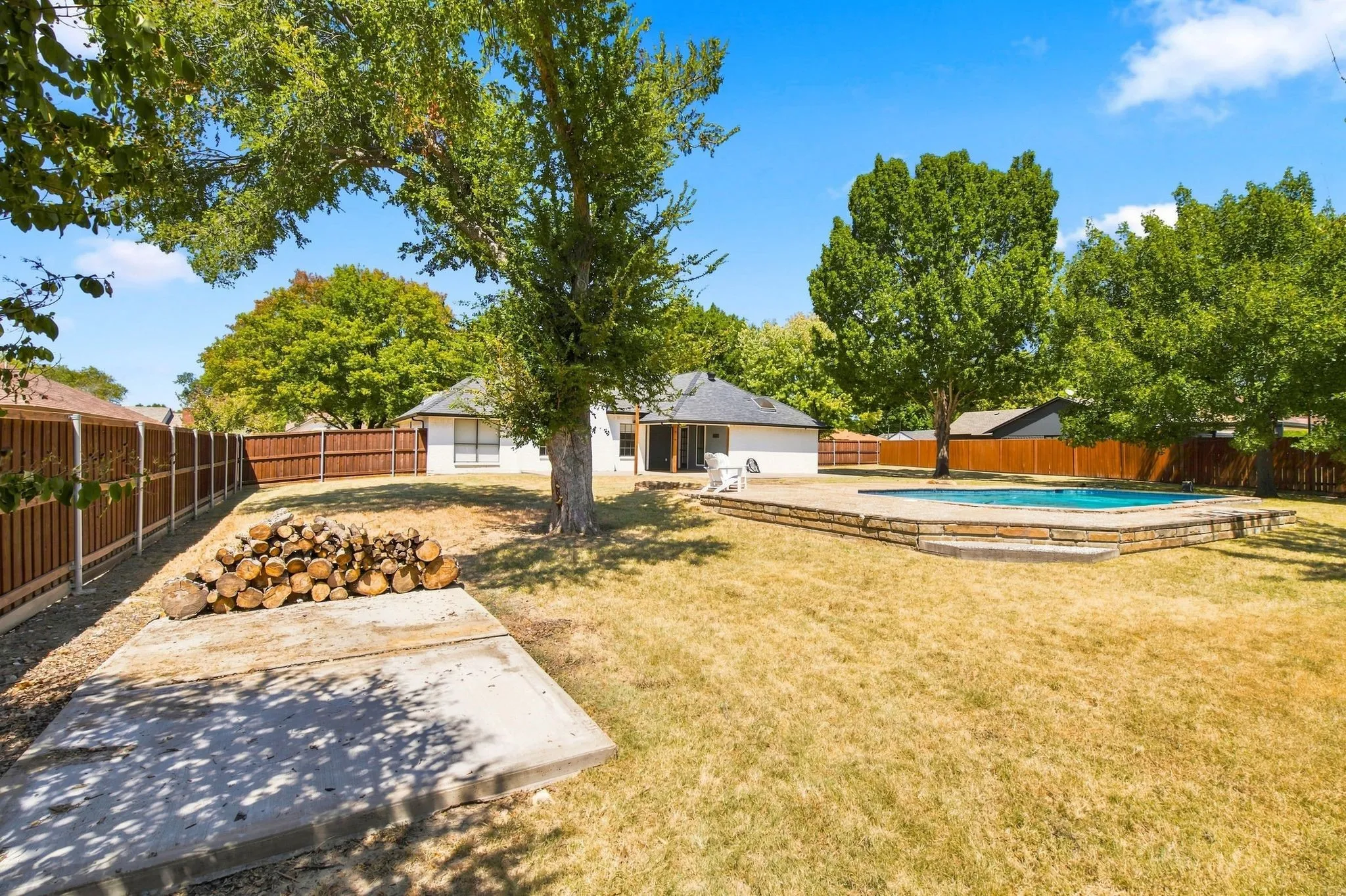Single Family Residence For Sale in Tarrant County , 3808 Chestnut Street, Fort Worth, Texas 76137, 3 Bedroom, 2 Bathroom, 2 Garage spaces, 1,497 Sqft, built in 1984, mls#21377975, Real Estate Agent in Fort Worth, Homes For Sale in Tarrant county, Homes For Sale in Fort Worth, Realtor in Fort Worth Texas, Real Estate Brokerage Independent Realty Texas, Luminita Cordes Realtor