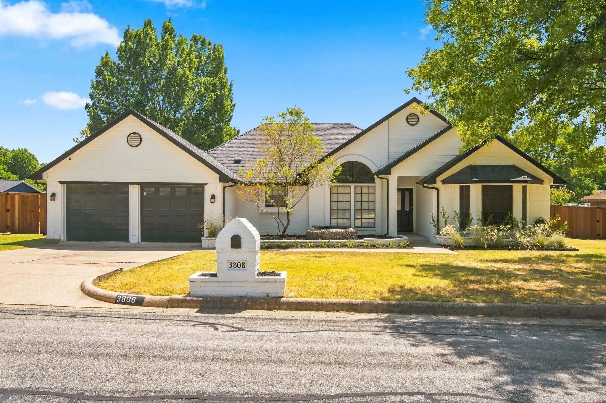 Single Family Residence For Sale in Tarrant County , 3808 Chestnut Street, Fort Worth, Texas 76137, 3 Bedroom, 2 Bathroom, 2 Garage spaces, 1,497 Sqft, built in 1984, mls#21377975, Real Estate Agent in Fort Worth, Homes For Sale in Tarrant county, Homes For Sale in Fort Worth, Realtor in Fort Worth Texas, Real Estate Brokerage Independent Realty Texas, Luminita Cordes Realtor