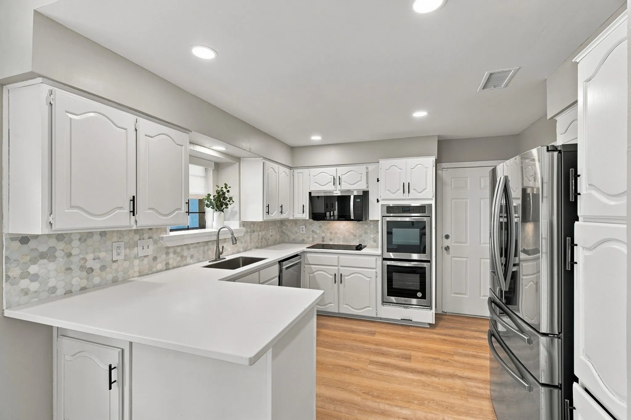 Single Family Residence For Sale in Tarrant County , 3808 Chestnut Street, Fort Worth, Texas 76137, 3 Bedroom, 2 Bathroom, 2 Garage spaces, 1,497 Sqft, built in 1984, mls#21377975, Real Estate Agent in Fort Worth, Homes For Sale in Tarrant county, Homes For Sale in Fort Worth, Realtor in Fort Worth Texas, Real Estate Brokerage Independent Realty Texas, Luminita Cordes Realtor