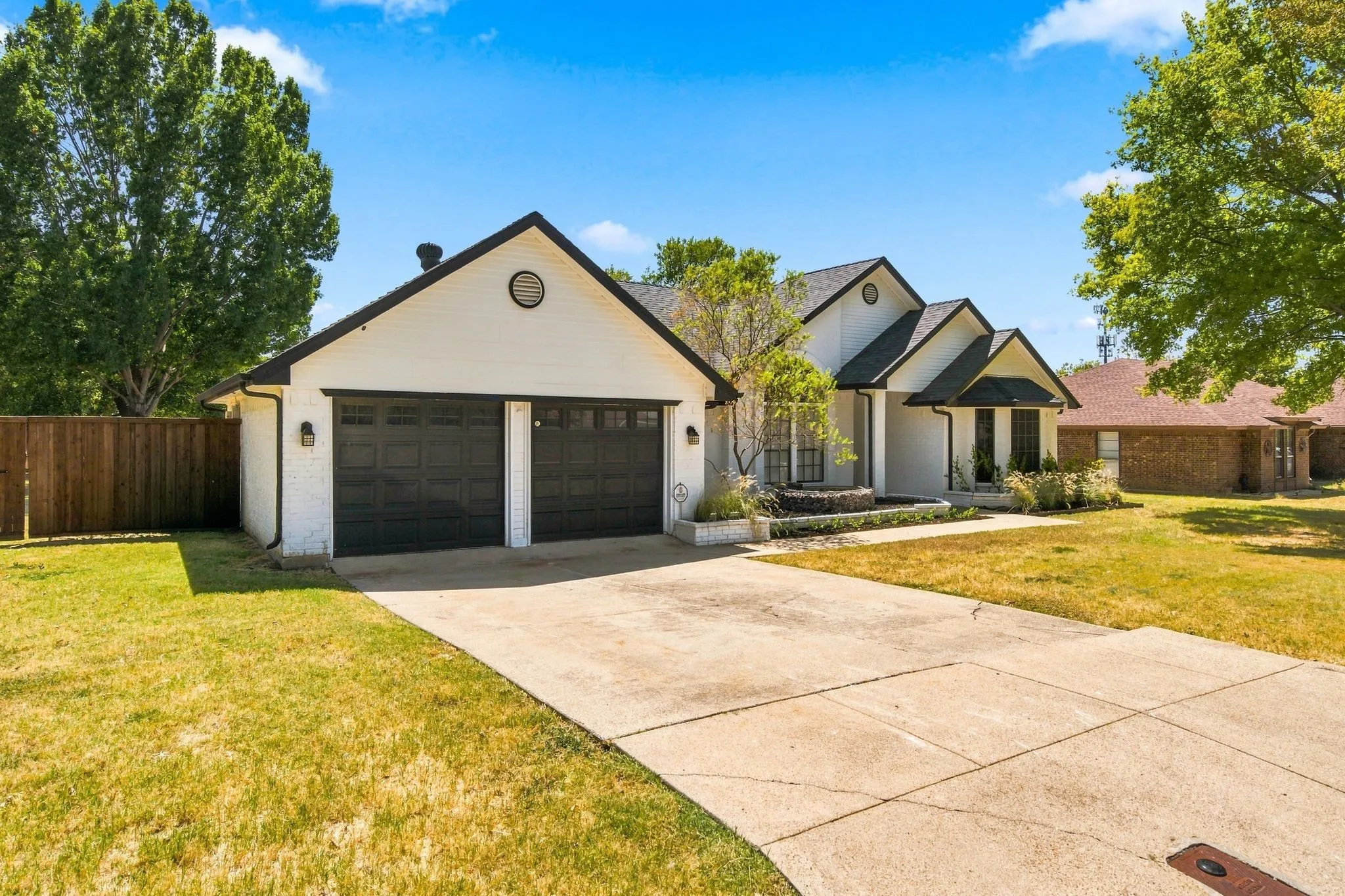 Single Family Residence For Sale in Tarrant County , 3808 Chestnut Street, Fort Worth, Texas 76137, 3 Bedroom, 2 Bathroom, 2 Garage spaces, 1,497 Sqft, built in 1984, mls#21377975, Real Estate Agent in Fort Worth, Homes For Sale in Tarrant county, Homes For Sale in Fort Worth, Realtor in Fort Worth Texas, Real Estate Brokerage Independent Realty Texas, Luminita Cordes Realtor