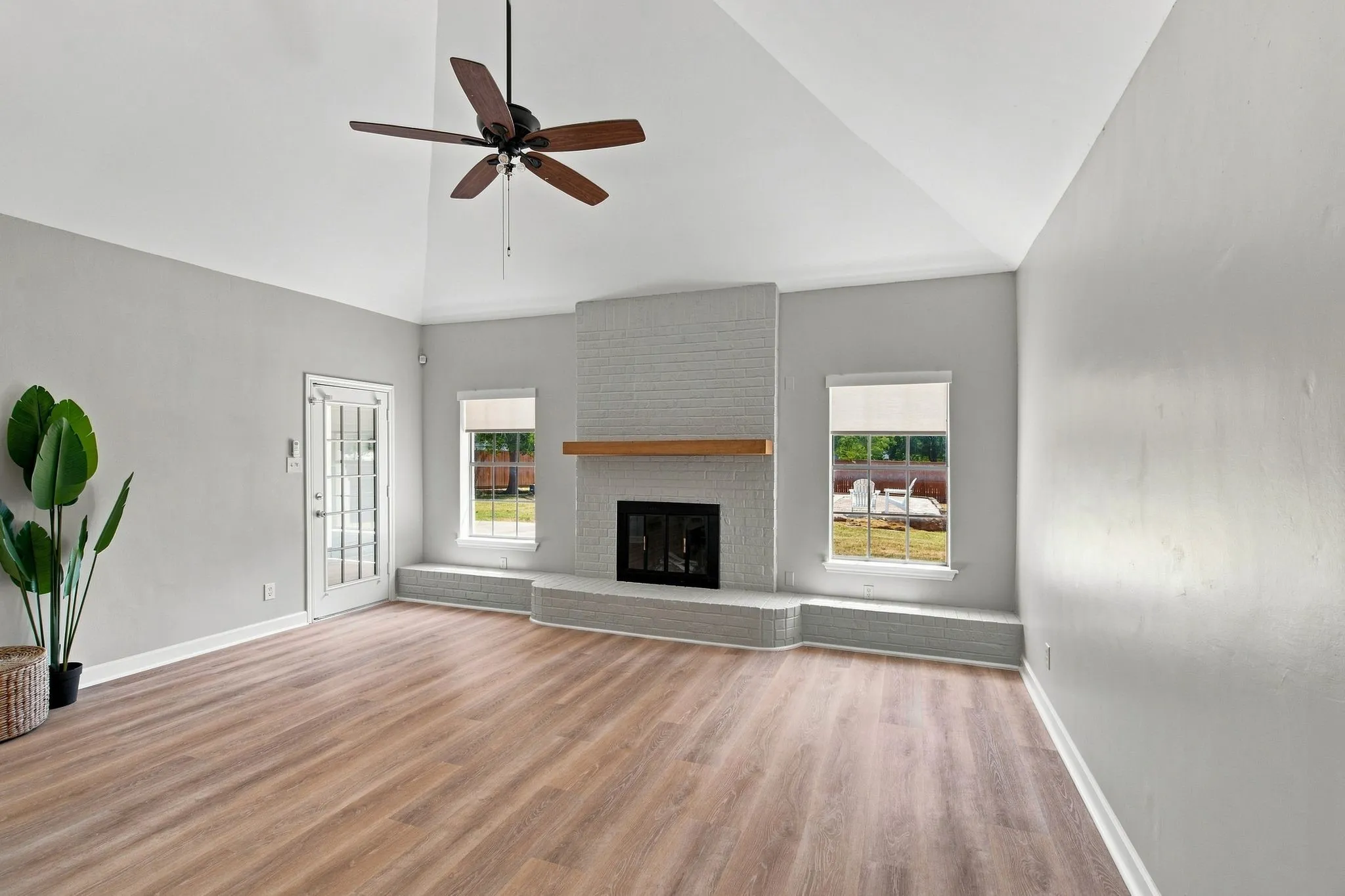 Single Family Residence For Sale in Tarrant County , 3808 Chestnut Street, Fort Worth, Texas 76137, 3 Bedroom, 2 Bathroom, 2 Garage spaces, 1,497 Sqft, built in 1984, mls#21377975, Real Estate Agent in Fort Worth, Homes For Sale in Tarrant county, Homes For Sale in Fort Worth, Realtor in Fort Worth Texas, Real Estate Brokerage Independent Realty Texas, Luminita Cordes Realtor