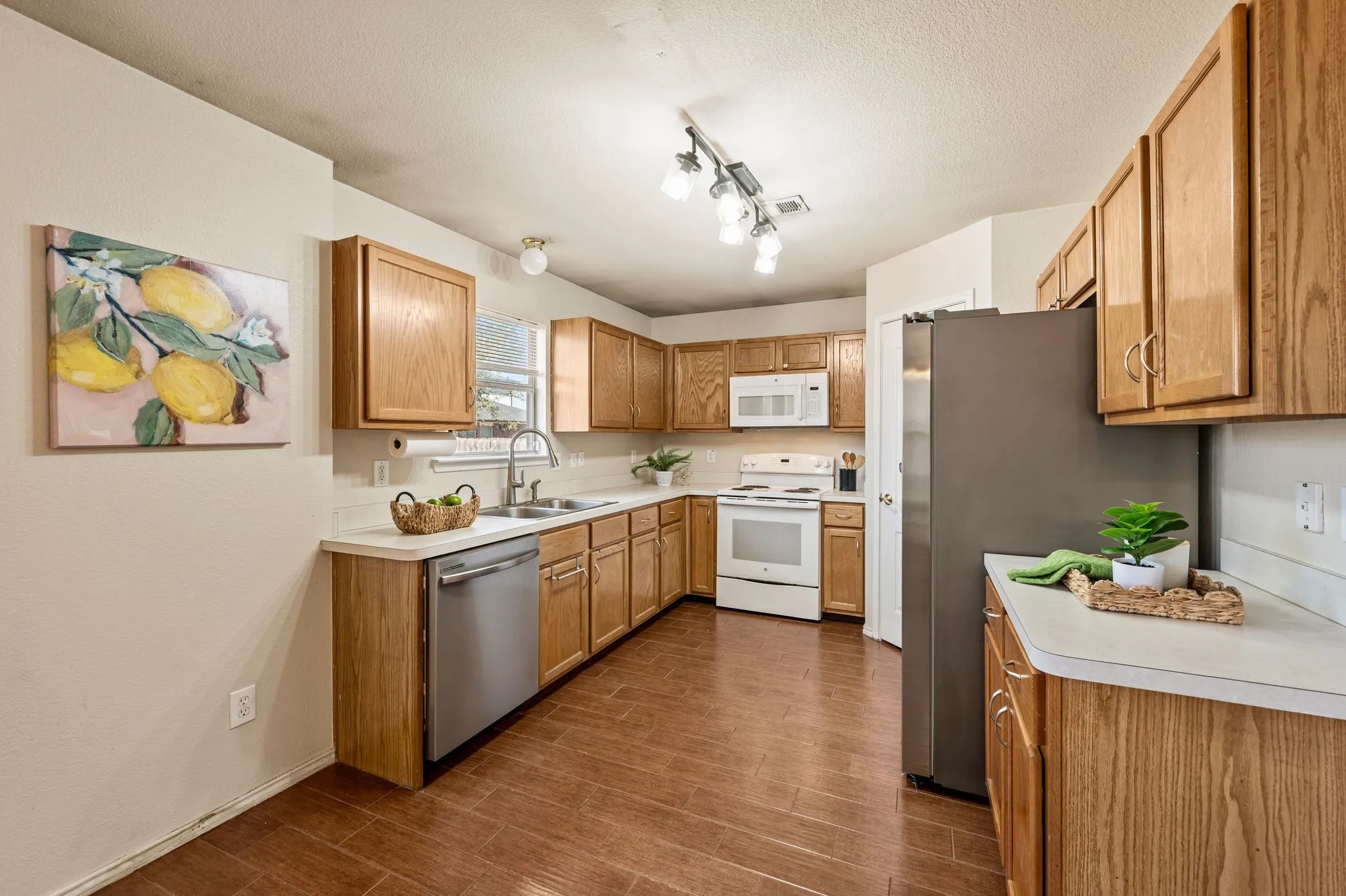 Single Family Residence For Sale in Tarrant County , 632 Partridge Drive, Saginaw, Texas 76131, 3 Bedroom, 2 Bathroom, 2 Garage spaces, 1,509 Sqft, built in 2004, mls#21368864, Real Estate Agent in Saginaw, Homes For Sale in Tarrant county, Homes For Sale in Saginaw, Realtor in Saginaw Texas, Real Estate Brokerage Independent Realty Texas, Luminita Cordes Realtor