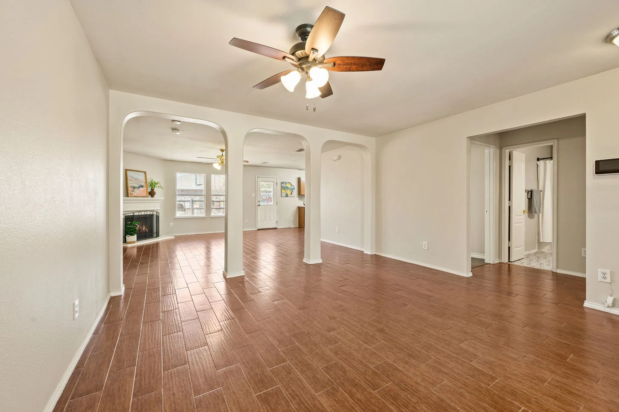 Single Family Residence For Sale in Tarrant County , 632 Partridge Drive, Saginaw, Texas 76131, 3 Bedroom, 2 Bathroom, 2 Garage spaces, 1,509 Sqft, built in 2004, mls#21368864, Real Estate Agent in Saginaw, Homes For Sale in Tarrant county, Homes For Sale in Saginaw, Realtor in Saginaw Texas, Real Estate Brokerage Independent Realty Texas, Luminita Cordes Realtor