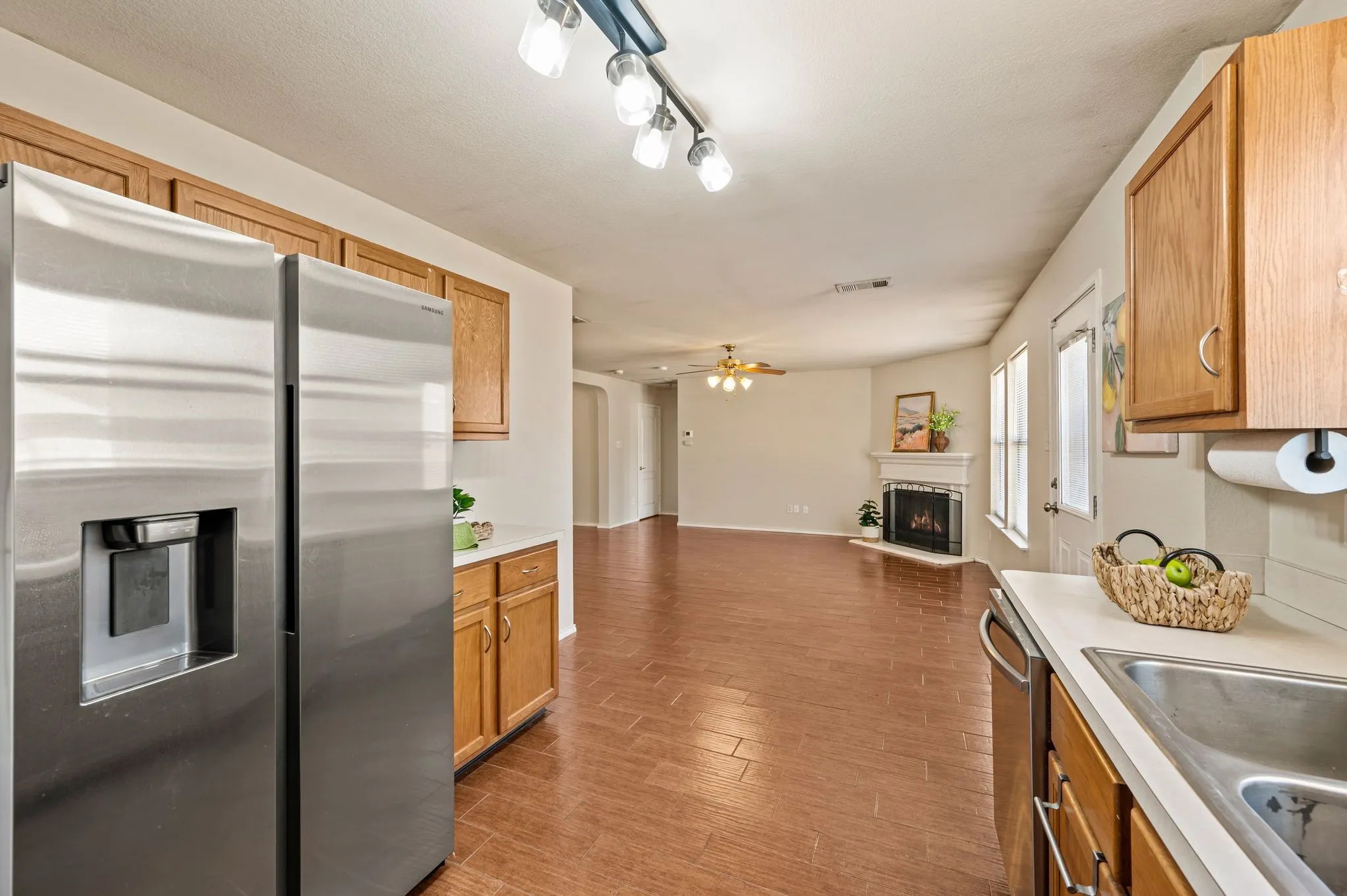 Single Family Residence For Sale in Tarrant County , 632 Partridge Drive, Saginaw, Texas 76131, 3 Bedroom, 2 Bathroom, 2 Garage spaces, 1,509 Sqft, built in 2004, mls#21368864, Real Estate Agent in Saginaw, Homes For Sale in Tarrant county, Homes For Sale in Saginaw, Realtor in Saginaw Texas, Real Estate Brokerage Independent Realty Texas, Luminita Cordes Realtor