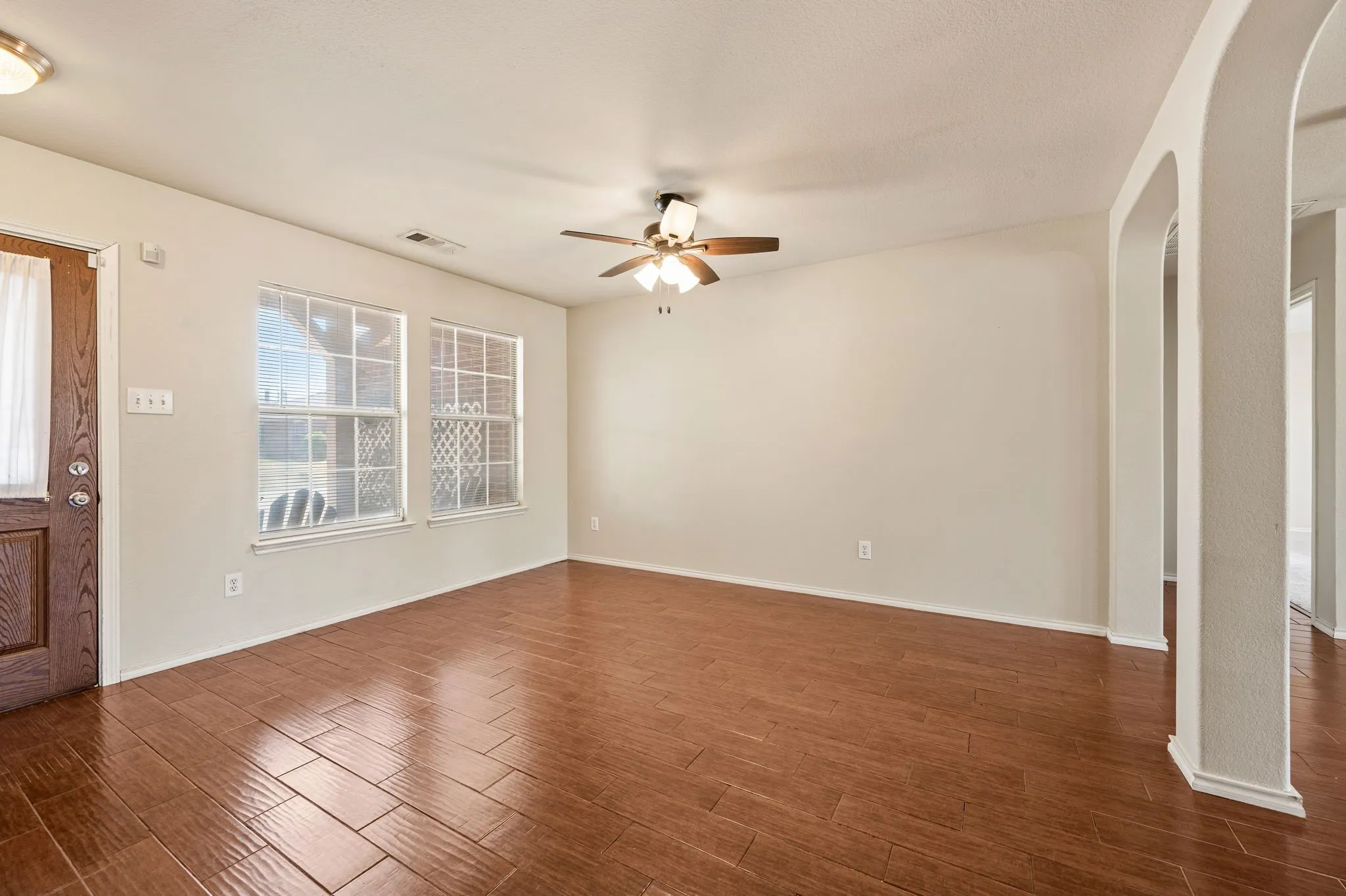 Single Family Residence For Sale in Tarrant County , 632 Partridge Drive, Saginaw, Texas 76131, 3 Bedroom, 2 Bathroom, 2 Garage spaces, 1,509 Sqft, built in 2004, mls#21368864, Real Estate Agent in Saginaw, Homes For Sale in Tarrant county, Homes For Sale in Saginaw, Realtor in Saginaw Texas, Real Estate Brokerage Independent Realty Texas, Luminita Cordes Realtor