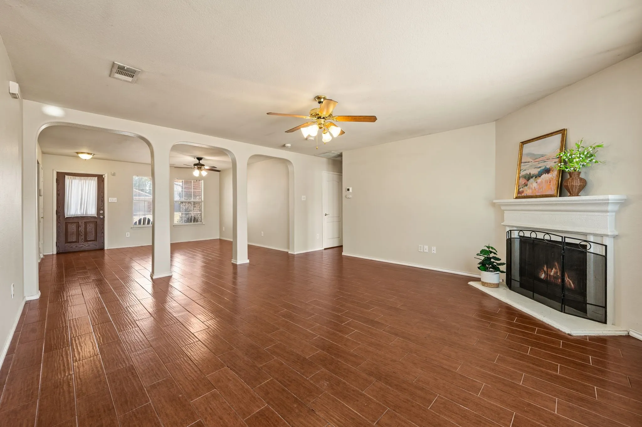 Single Family Residence For Sale in Tarrant County , 632 Partridge Drive, Saginaw, Texas 76131, 3 Bedroom, 2 Bathroom, 2 Garage spaces, 1,509 Sqft, built in 2004, mls#21368864, Real Estate Agent in Saginaw, Homes For Sale in Tarrant county, Homes For Sale in Saginaw, Realtor in Saginaw Texas, Real Estate Brokerage Independent Realty Texas, Luminita Cordes Realtor