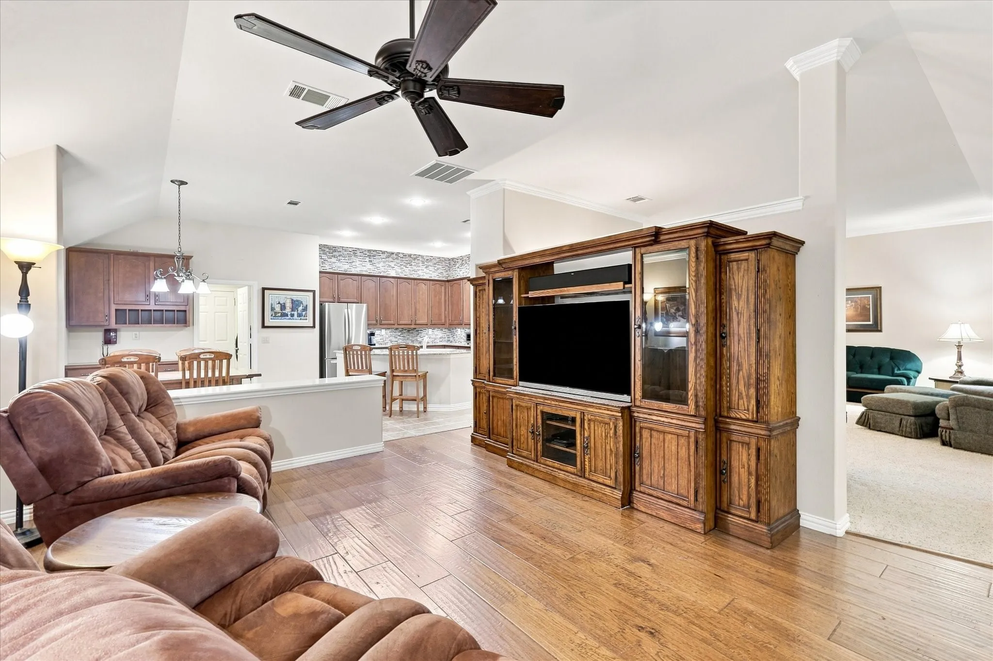 Wood-finish flooring, vaulted ceilings, and a ceiling​​‌​​​​‌​​‌‌​‌‌​​​‌‌​‌​‌​‌​​​‌​​ fan