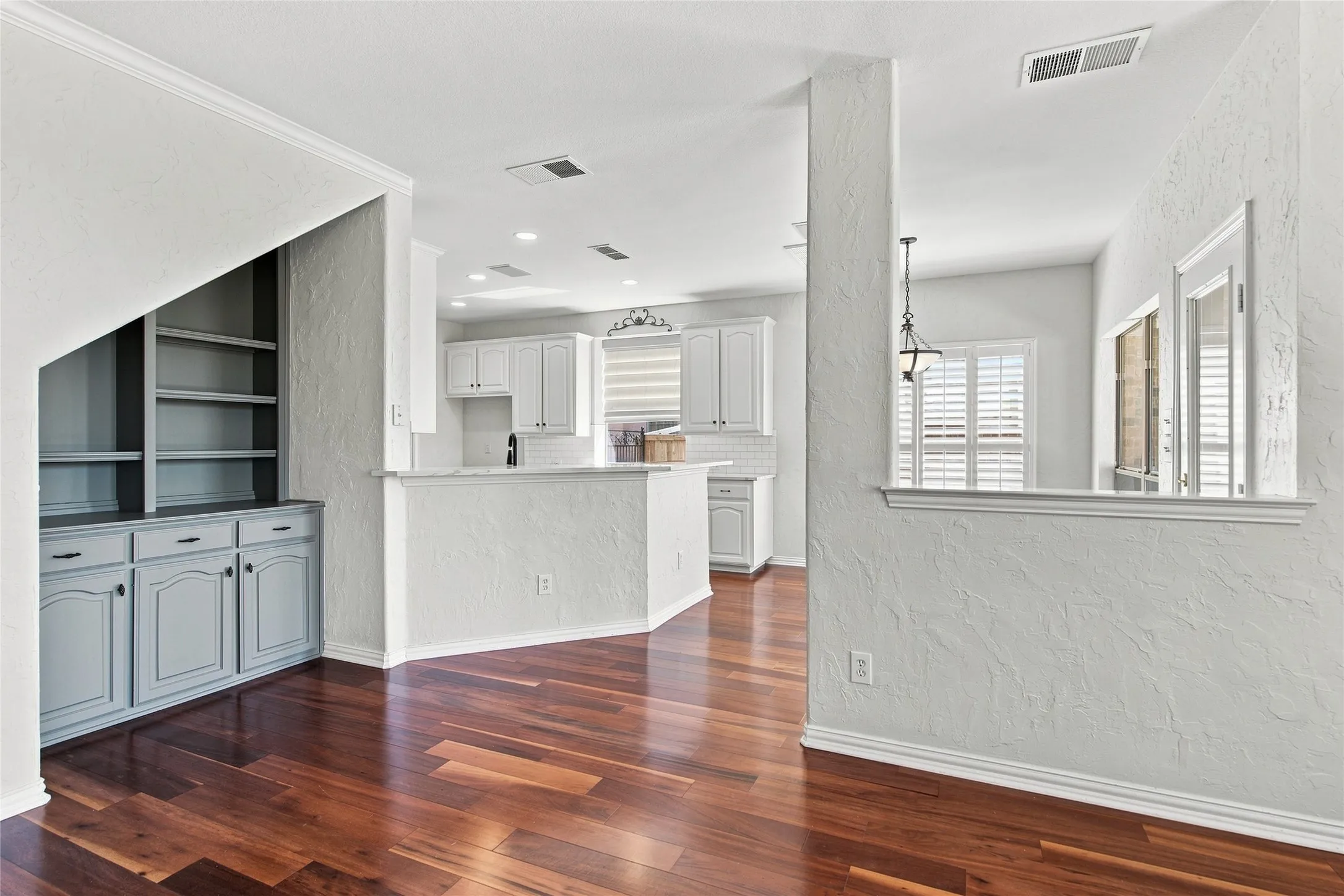Single Family Residence For Sale in Tarrant County , 1820 Forest Bend Lane, Keller, Texas 76248, 4 Bedroom, 3 Bathroom, 3 Garage spaces, 2,782 Sqft, built in 1998, mls#21370156, Real Estate Agent in Keller, Homes For Sale in Tarrant county, Homes For Sale in Keller, Realtor in Keller Texas, Real Estate Brokerage Independent Realty Texas, Luminita Cordes Realtor