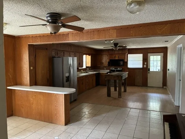 Single Family Residence For Sale in Collin County , 316 N Washington Street, Farmersville, Texas 75442, 3 Bedroom, 1 Bathroom, Garage spaces, 1,546 Sqft, built in 1966, mls#21378037, Real Estate Agent in Farmersville, Homes For Sale in Collin county, Homes For Sale in Farmersville, Realtor in Farmersville Texas, Real Estate Brokerage Independent Realty Texas, Luminita Cordes Realtor