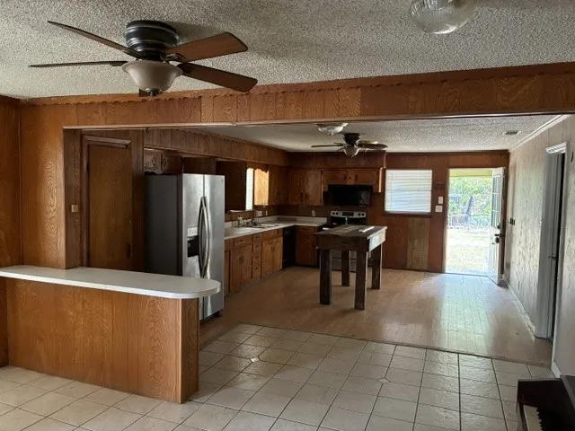 Single Family Residence For Sale in Collin County , 316 N Washington Street, Farmersville, Texas 75442, 3 Bedroom, 1 Bathroom, Garage spaces, 1,546 Sqft, built in 1966, mls#21378037, Real Estate Agent in Farmersville, Homes For Sale in Collin county, Homes For Sale in Farmersville, Realtor in Farmersville Texas, Real Estate Brokerage Independent Realty Texas, Luminita Cordes Realtor