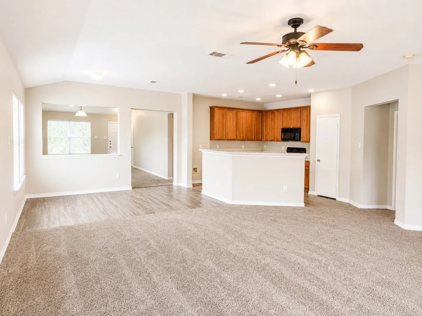 Single Family Residence For Rent in Tarrant County , 14117 Playa Trail, Fort Worth, Texas 76052, 3 Bedroom, 2 Bathroom, 2 Garage spaces, 1,902 Sqft, built in 2006, mls#21377525, Real Estate Agent in Fort Worth, Homes For Rent in Tarrant county, Homes For Rent in Fort Worth, Realtor in Fort Worth Texas, Real Estate Brokerage Independent Realty Texas, Luminita Cordes Realtor
