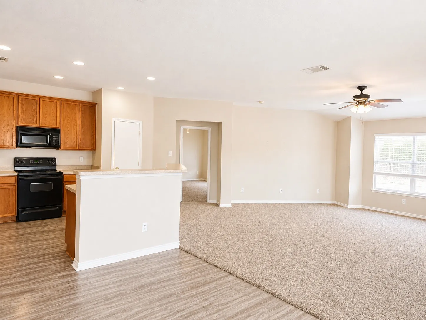 Single Family Residence For Rent in Tarrant County , 14117 Playa Trail, Fort Worth, Texas 76052, 3 Bedroom, 2 Bathroom, 2 Garage spaces, 1,902 Sqft, built in 2006, mls#21377525, Real Estate Agent in Fort Worth, Homes For Rent in Tarrant county, Homes For Rent in Fort Worth, Realtor in Fort Worth Texas, Real Estate Brokerage Independent Realty Texas, Luminita Cordes Realtor