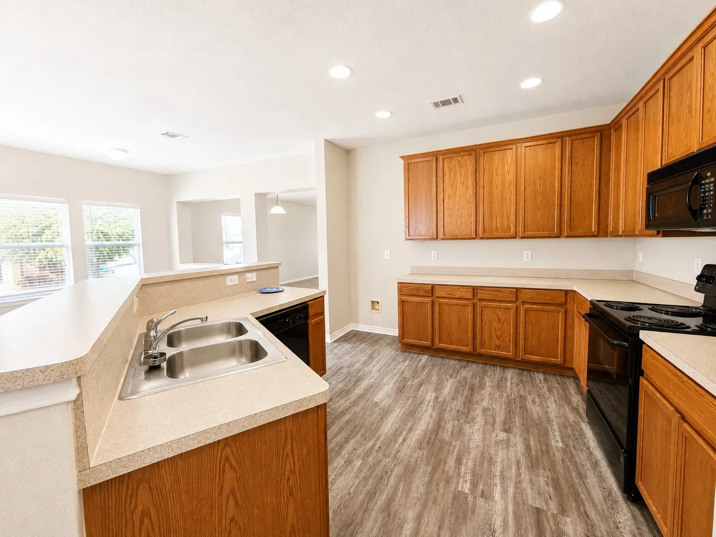 Single Family Residence For Rent in Tarrant County , 14117 Playa Trail, Fort Worth, Texas 76052, 3 Bedroom, 2 Bathroom, 2 Garage spaces, 1,902 Sqft, built in 2006, mls#21377525, Real Estate Agent in Fort Worth, Homes For Rent in Tarrant county, Homes For Rent in Fort Worth, Realtor in Fort Worth Texas, Real Estate Brokerage Independent Realty Texas, Luminita Cordes Realtor