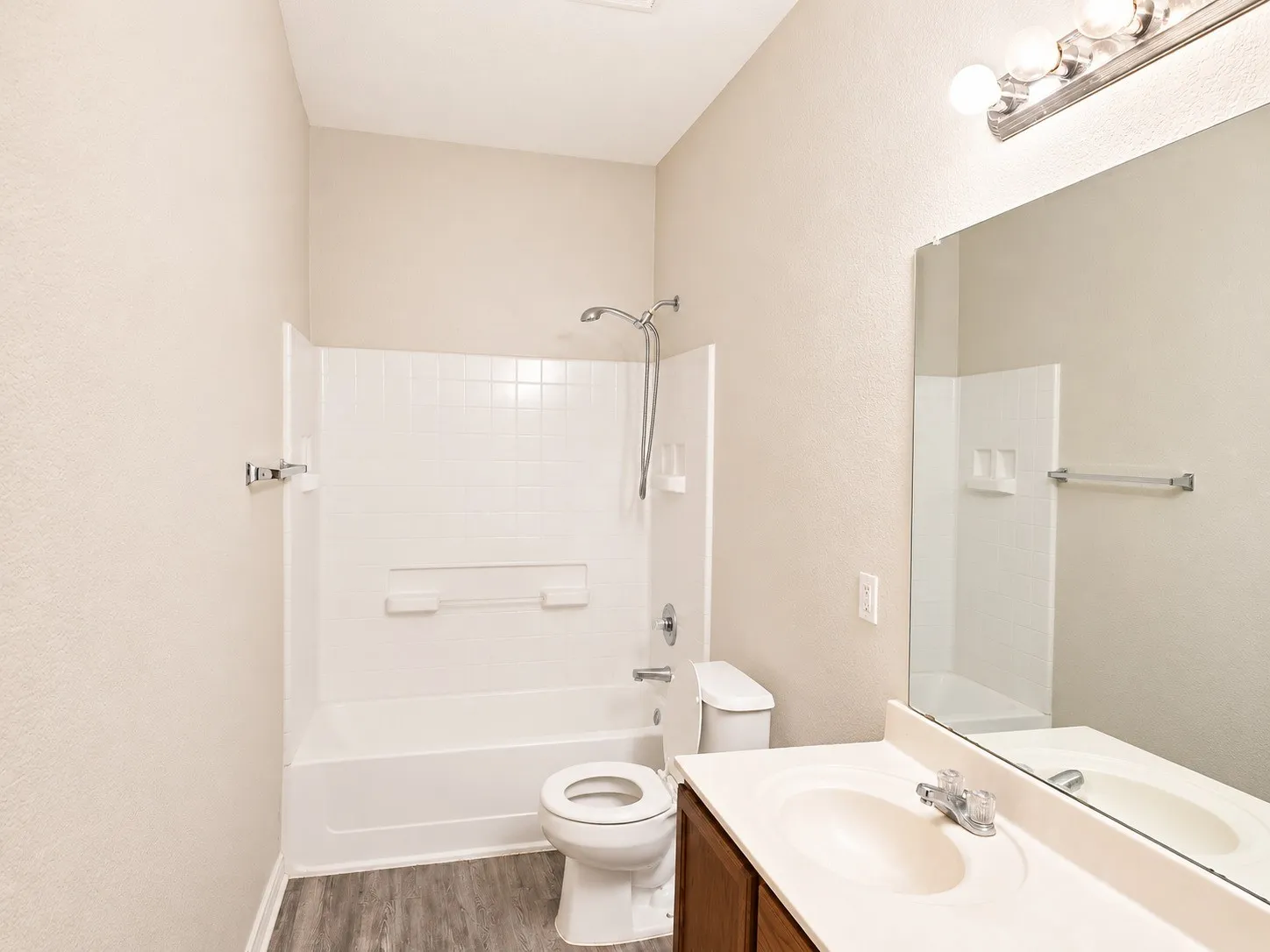 Single Family Residence For Rent in Tarrant County , 14117 Playa Trail, Fort Worth, Texas 76052, 3 Bedroom, 2 Bathroom, 2 Garage spaces, 1,902 Sqft, built in 2006, mls#21377525, Real Estate Agent in Fort Worth, Homes For Rent in Tarrant county, Homes For Rent in Fort Worth, Realtor in Fort Worth Texas, Real Estate Brokerage Independent Realty Texas, Luminita Cordes Realtor