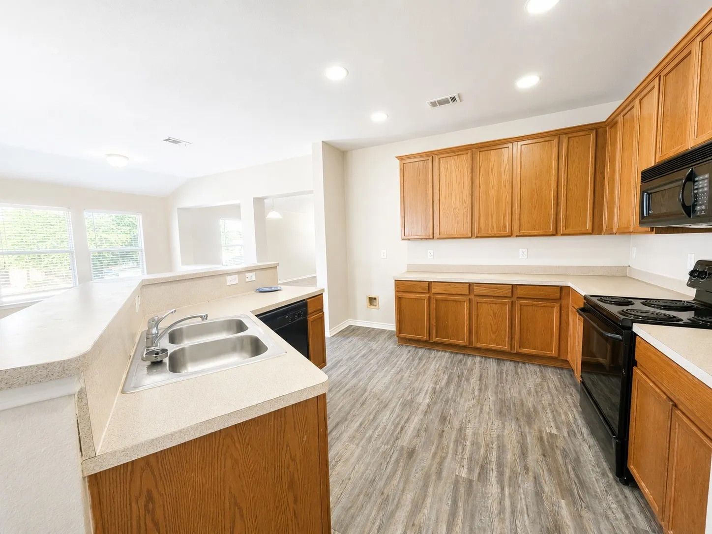 Single Family Residence For Rent in Tarrant County , 14117 Playa Trail, Fort Worth, Texas 76052, 3 Bedroom, 2 Bathroom, 2 Garage spaces, 1,902 Sqft, built in 2006, mls#21377525, Real Estate Agent in Fort Worth, Homes For Rent in Tarrant county, Homes For Rent in Fort Worth, Realtor in Fort Worth Texas, Real Estate Brokerage Independent Realty Texas, Luminita Cordes Realtor
