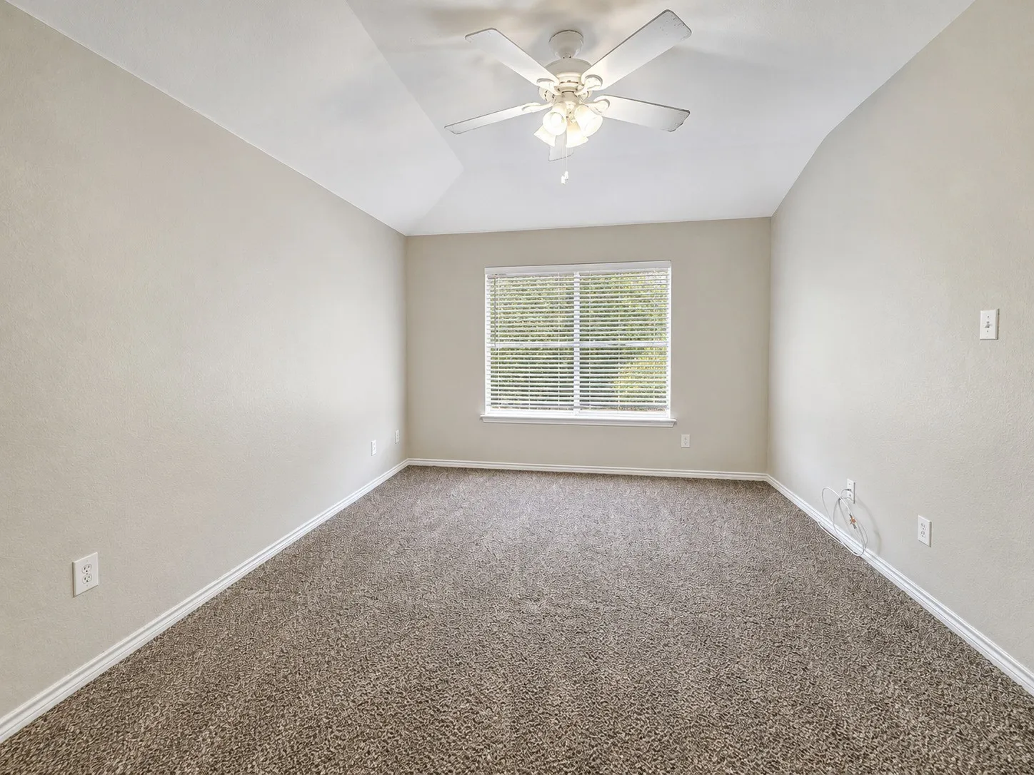 Single Family Residence For Rent in Tarrant County , 14117 Playa Trail, Fort Worth, Texas 76052, 3 Bedroom, 2 Bathroom, 2 Garage spaces, 1,902 Sqft, built in 2006, mls#21377525, Real Estate Agent in Fort Worth, Homes For Rent in Tarrant county, Homes For Rent in Fort Worth, Realtor in Fort Worth Texas, Real Estate Brokerage Independent Realty Texas, Luminita Cordes Realtor