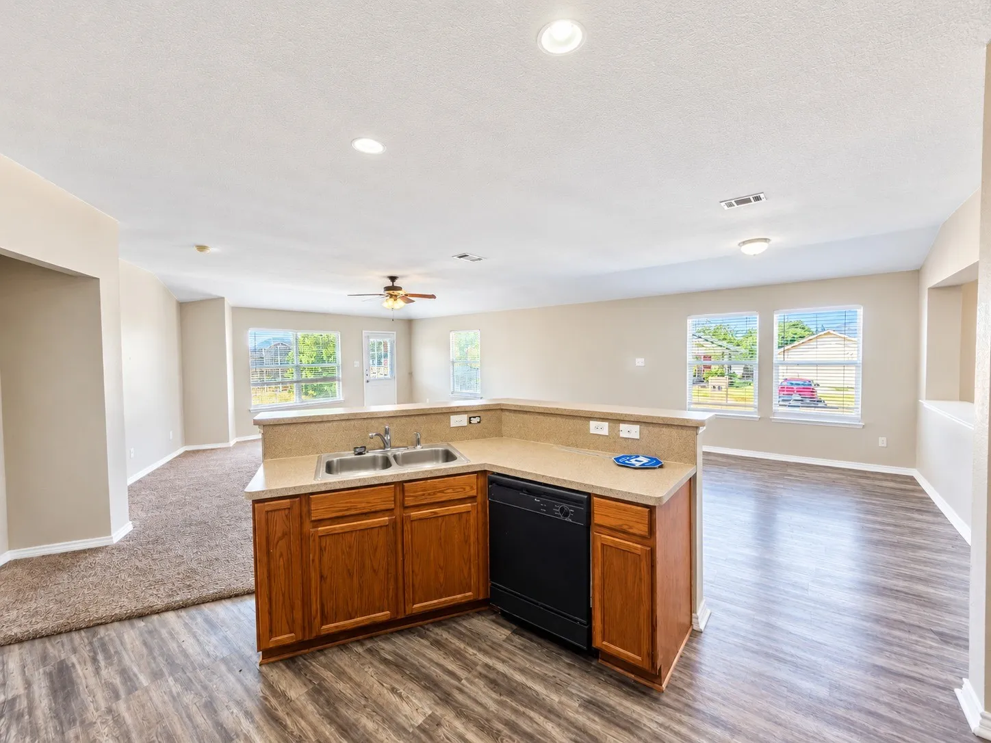 Single Family Residence For Rent in Tarrant County , 14117 Playa Trail, Fort Worth, Texas 76052, 3 Bedroom, 2 Bathroom, 2 Garage spaces, 1,902 Sqft, built in 2006, mls#21377525, Real Estate Agent in Fort Worth, Homes For Rent in Tarrant county, Homes For Rent in Fort Worth, Realtor in Fort Worth Texas, Real Estate Brokerage Independent Realty Texas, Luminita Cordes Realtor