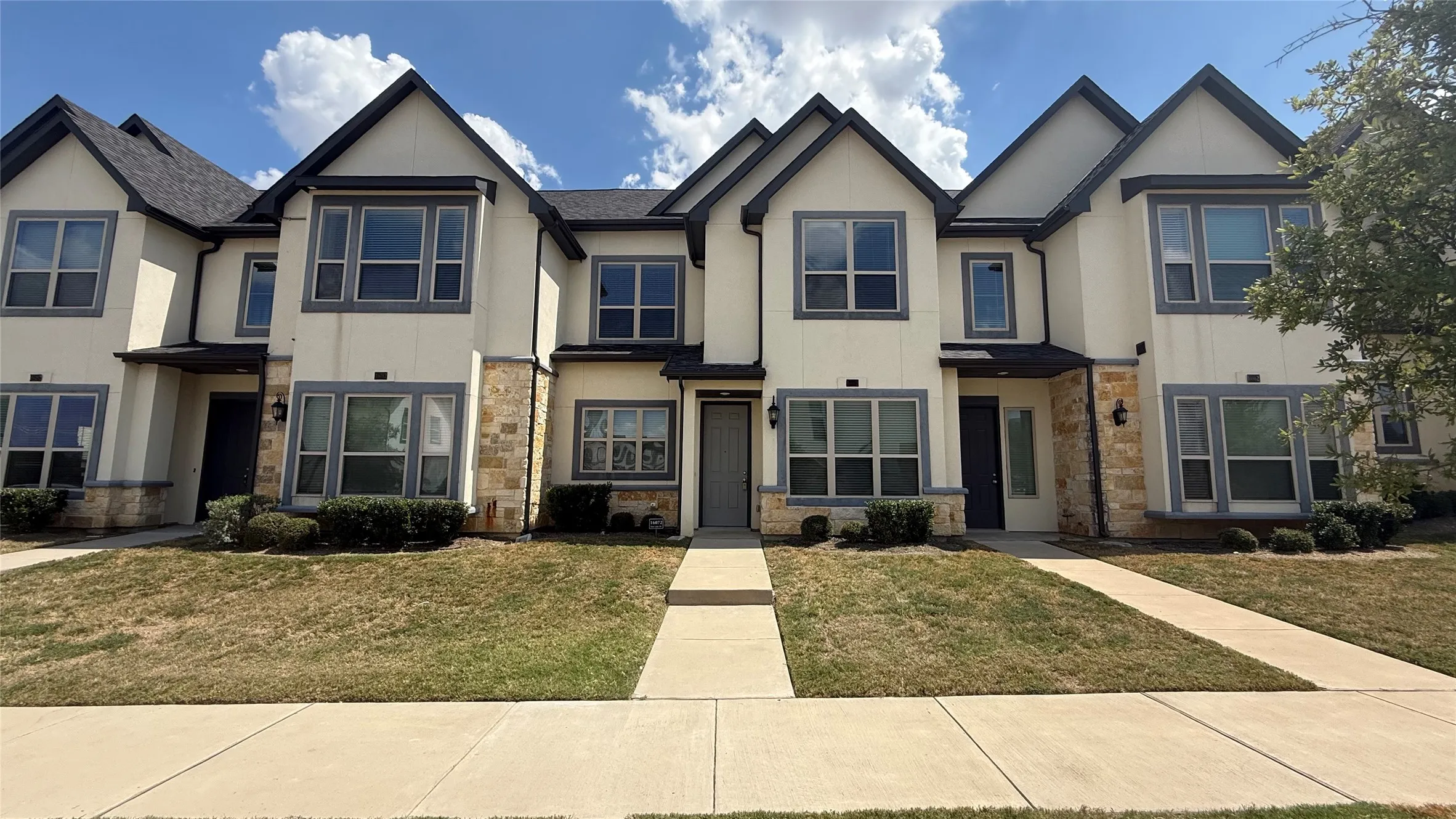 Townhouse For Rent in Denton County , 16072 Doe Lake Drive, Frisco, Texas 75068, 3 Bedroom, 3 Bathroom, 2 Garage spaces, 1,679 Sqft, built in 2021, mls#21378036, Real Estate Agent in Frisco, Homes For Rent in Denton county, Homes For Rent in Frisco, Realtor in Frisco Texas, Real Estate Brokerage Independent Realty Texas, Luminita Cordes Realtor