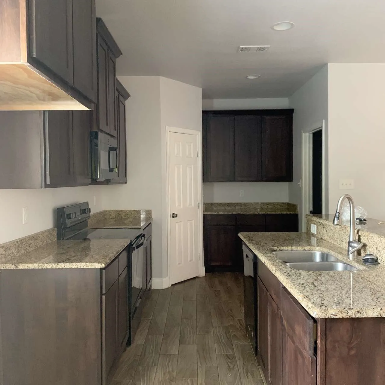 Single Family Residence For Rent in Dallas County , 2417 Norway Drive, Garland, Texas 75040, 3 Bedroom, 2 Bathroom, 2 Garage spaces, 1,536 Sqft, built in 1975, mls#21378040, Real Estate Agent in Garland, Homes For Rent in Dallas county, Homes For Rent in Garland, Realtor in Garland Texas, Real Estate Brokerage Independent Realty Texas, Luminita Cordes Realtor