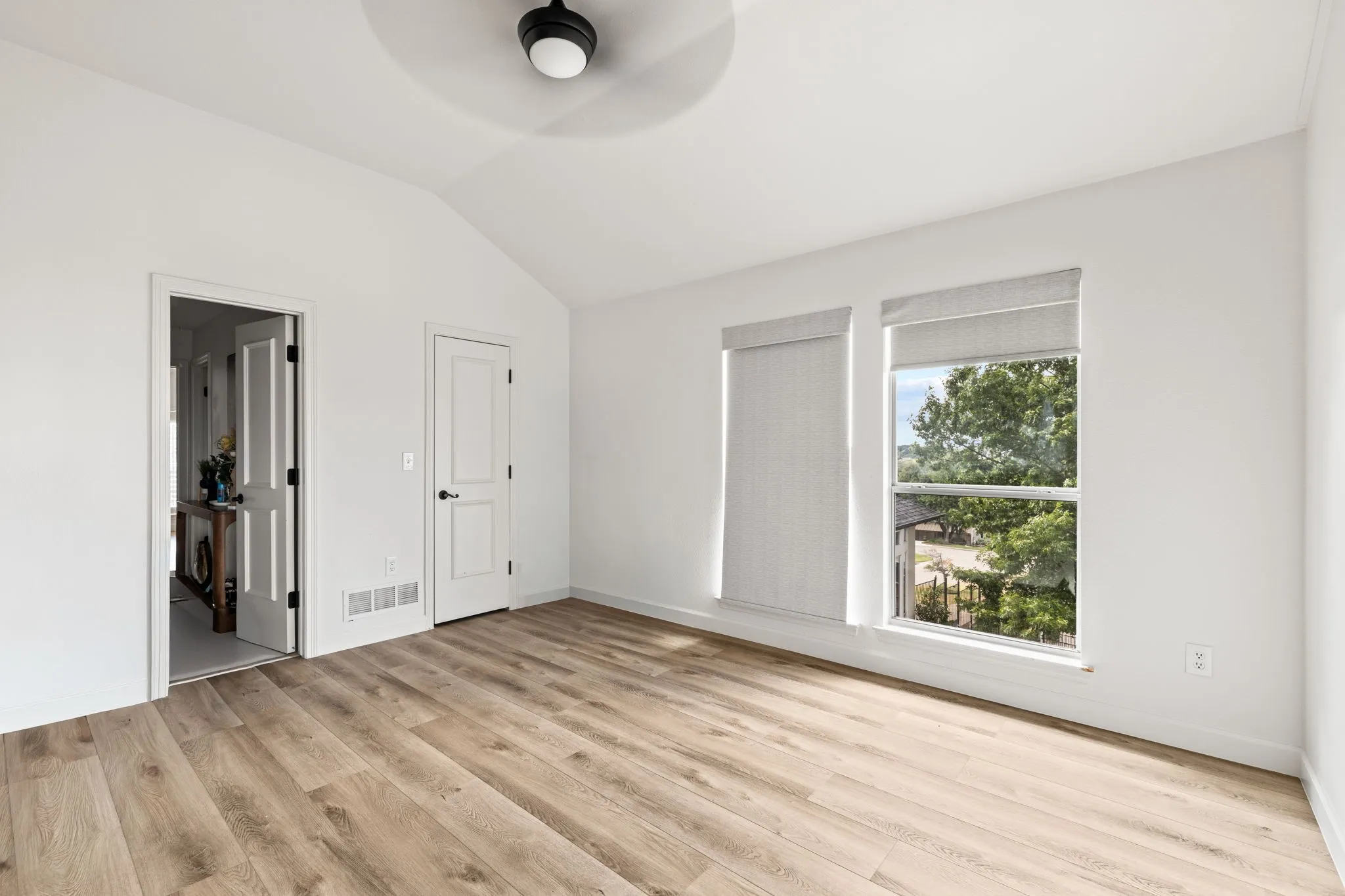 Single Family Residence For Sale in Denton County , 3102 Forest Shores Lane, Highland Village, Texas 75077, 5 Bedroom, 4 Bathroom, 3 Garage spaces, 4,888 Sqft, built in 1997, mls#21376721, Real Estate Agent in Highland Village, Homes For Sale in Denton county, Homes For Sale in Highland Village, Realtor in Highland Village Texas, Real Estate Brokerage Independent Realty Texas, Luminita Cordes Realtor