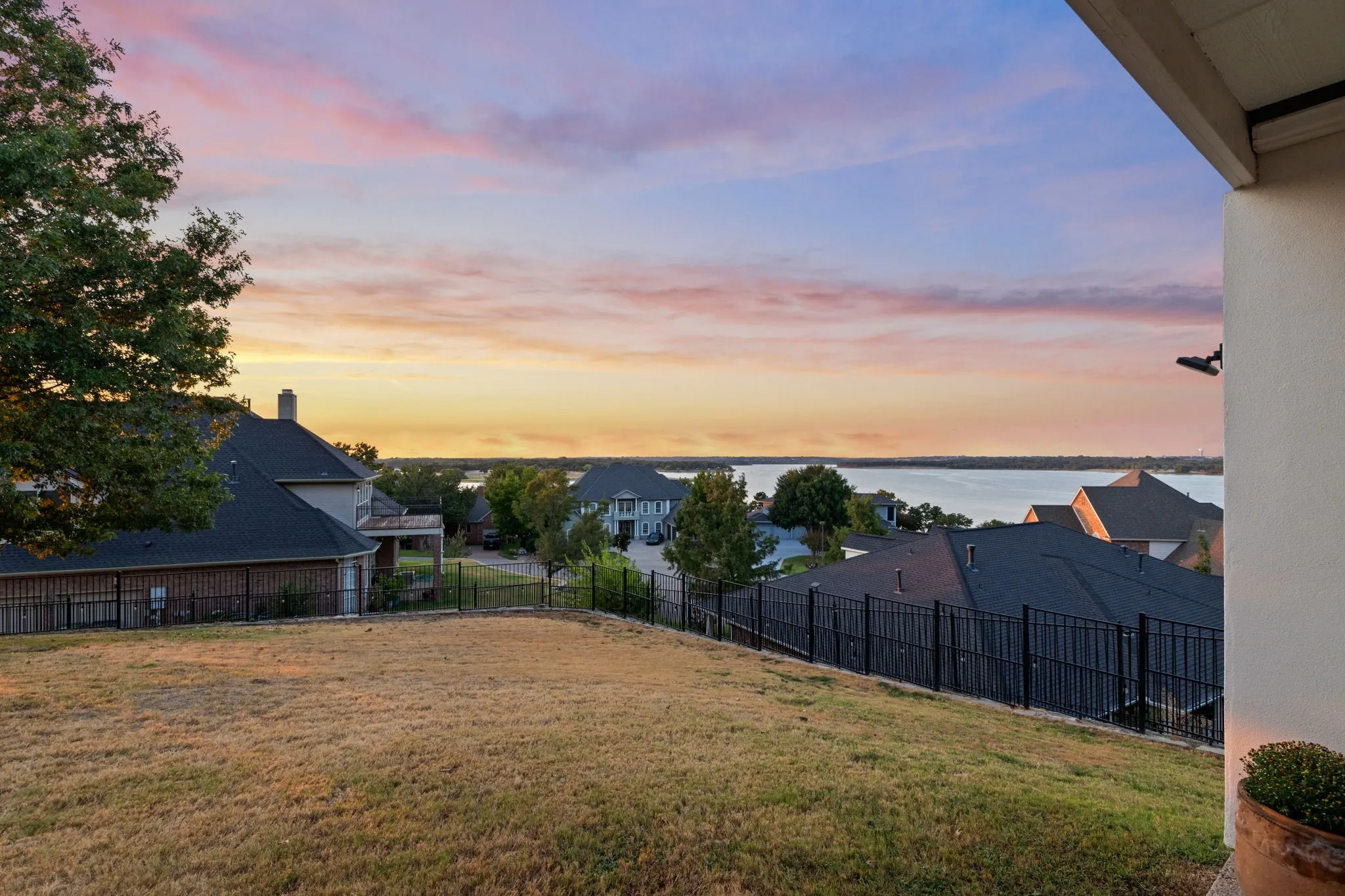 Single Family Residence For Sale in Denton County , 3102 Forest Shores Lane, Highland Village, Texas 75077, 5 Bedroom, 4 Bathroom, 3 Garage spaces, 4,888 Sqft, built in 1997, mls#21376721, Real Estate Agent in Highland Village, Homes For Sale in Denton county, Homes For Sale in Highland Village, Realtor in Highland Village Texas, Real Estate Brokerage Independent Realty Texas, Luminita Cordes Realtor