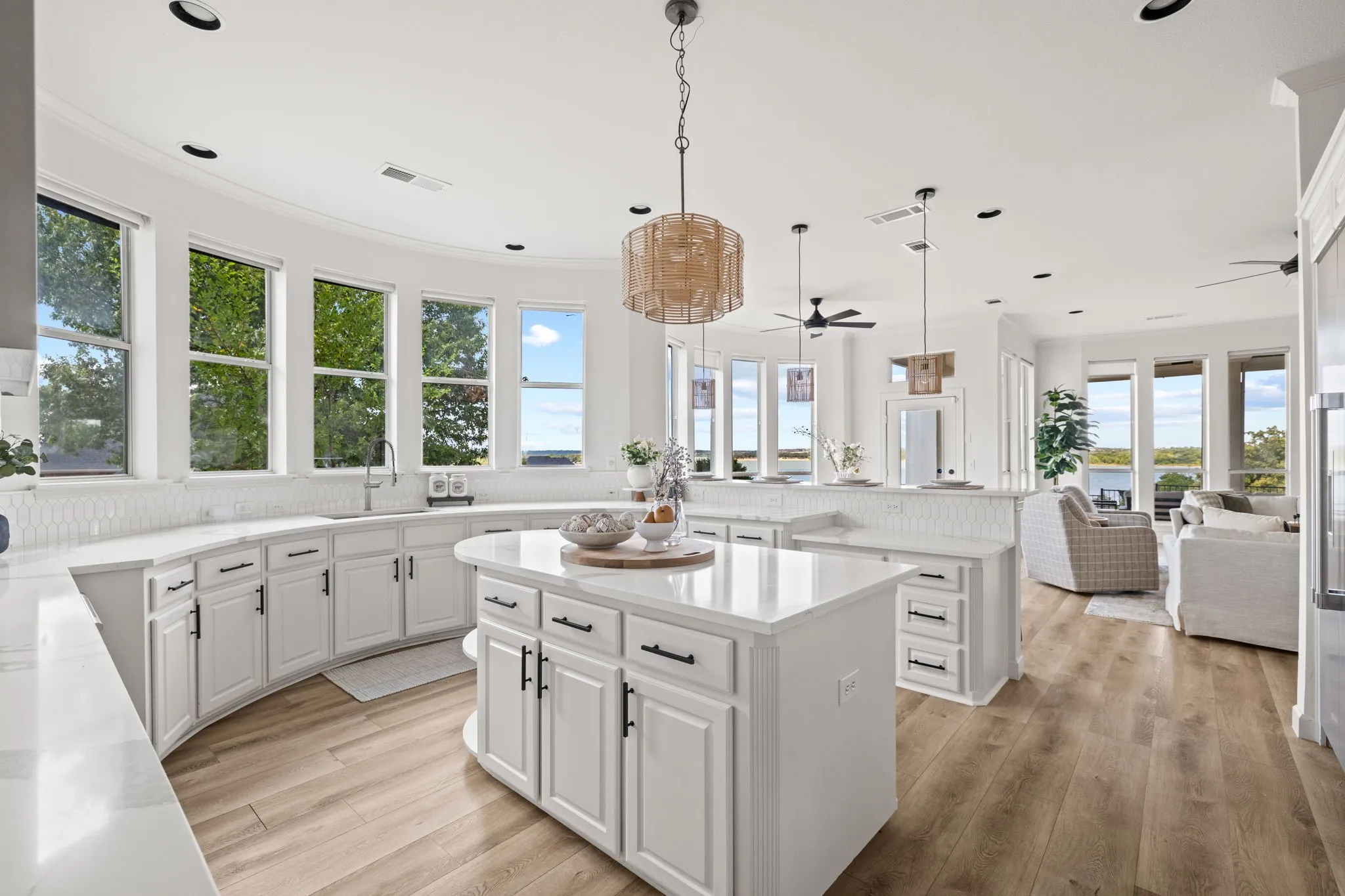 Single Family Residence For Sale in Denton County , 3102 Forest Shores Lane, Highland Village, Texas 75077, 5 Bedroom, 4 Bathroom, 3 Garage spaces, 4,888 Sqft, built in 1997, mls#21376721, Real Estate Agent in Highland Village, Homes For Sale in Denton county, Homes For Sale in Highland Village, Realtor in Highland Village Texas, Real Estate Brokerage Independent Realty Texas, Luminita Cordes Realtor