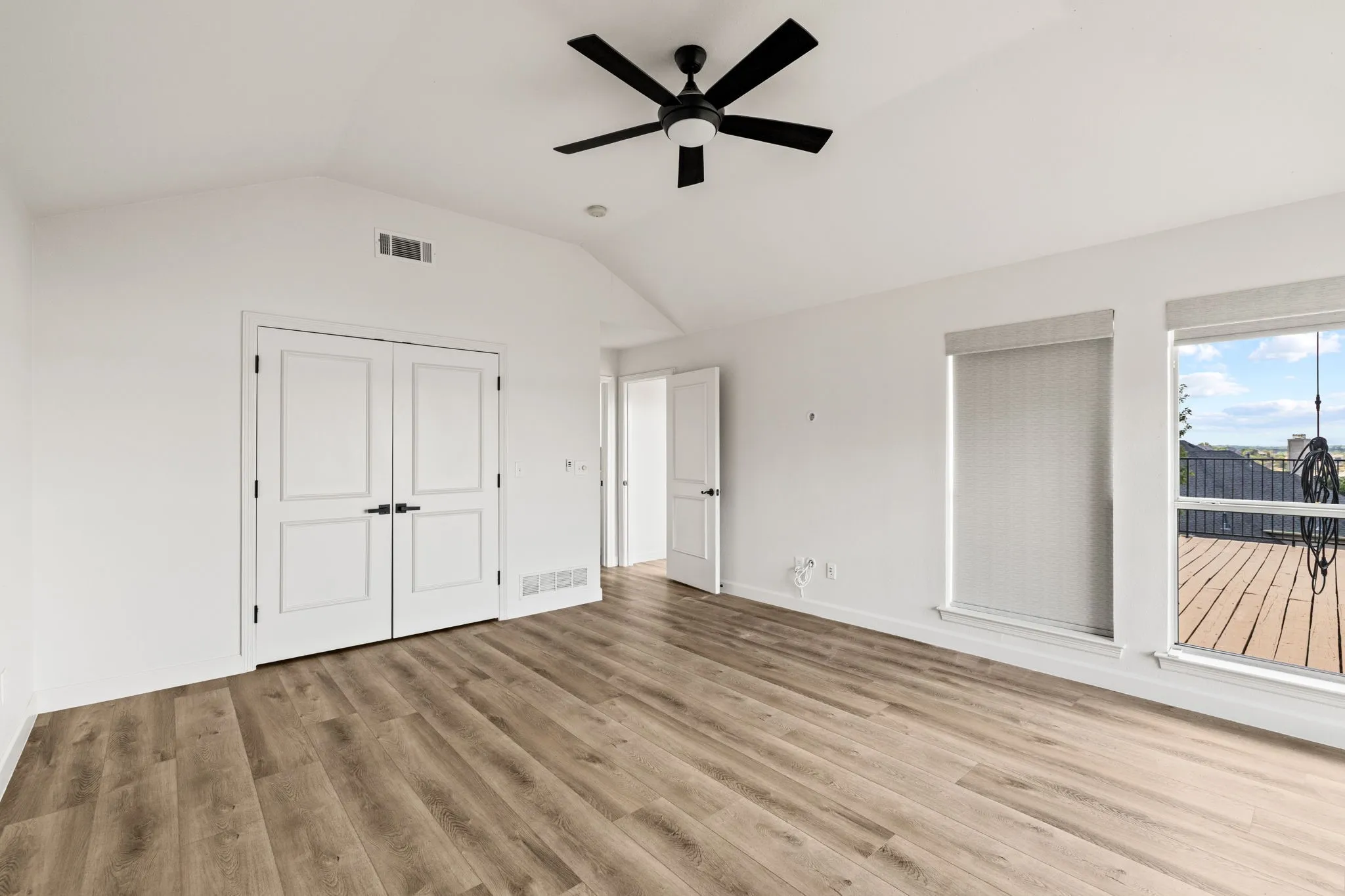 Single Family Residence For Sale in Denton County , 3102 Forest Shores Lane, Highland Village, Texas 75077, 5 Bedroom, 4 Bathroom, 3 Garage spaces, 4,888 Sqft, built in 1997, mls#21376721, Real Estate Agent in Highland Village, Homes For Sale in Denton county, Homes For Sale in Highland Village, Realtor in Highland Village Texas, Real Estate Brokerage Independent Realty Texas, Luminita Cordes Realtor