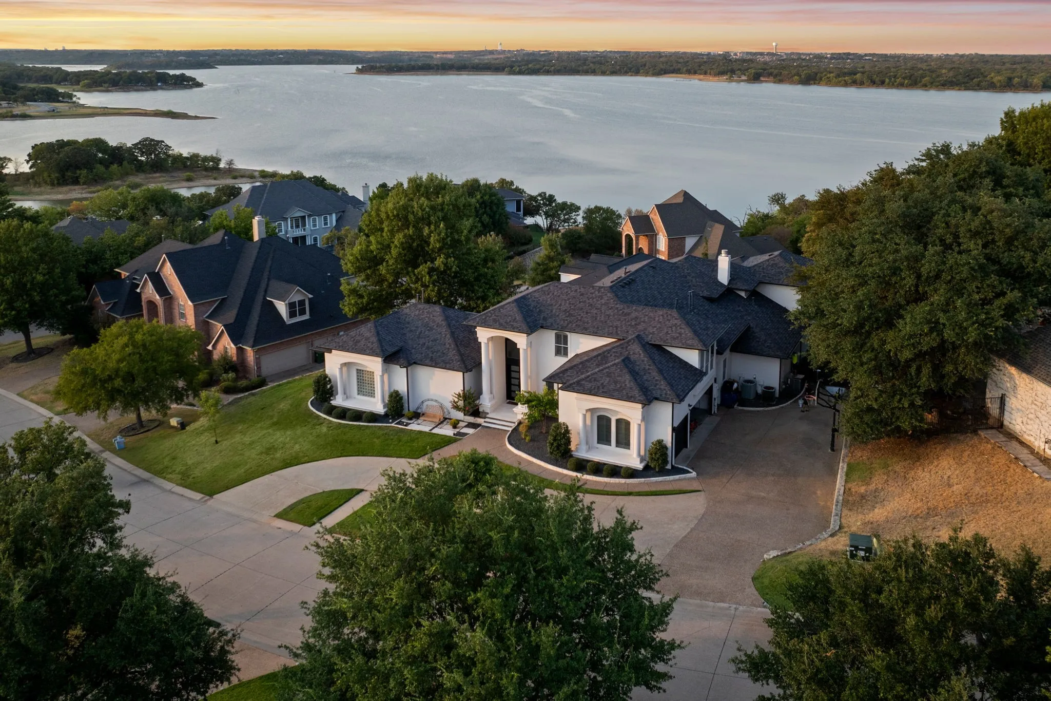 Single Family Residence For Sale in Denton County , 3102 Forest Shores Lane, Highland Village, Texas 75077, 5 Bedroom, 4 Bathroom, 3 Garage spaces, 4,888 Sqft, built in 1997, mls#21376721, Real Estate Agent in Highland Village, Homes For Sale in Denton county, Homes For Sale in Highland Village, Realtor in Highland Village Texas, Real Estate Brokerage Independent Realty Texas, Luminita Cordes Realtor