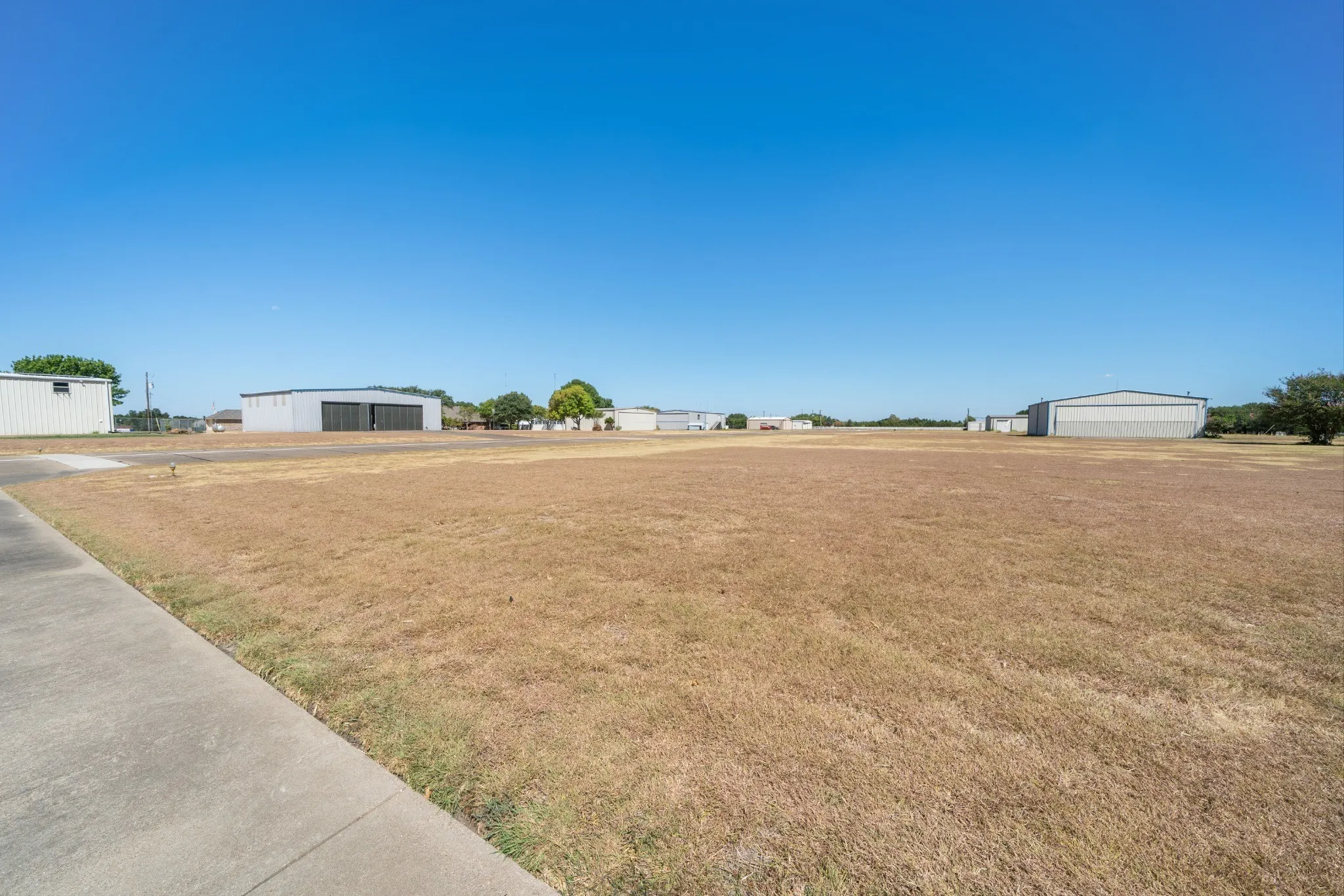Single Family Residence For Sale in Ellis County , 2941 N Mockingbird Lane, Midlothian, Texas 76065, 3 Bedroom, 3 Bathroom, 2 Garage spaces, 2,985 Sqft, built in 1992, mls#21377012, Real Estate Agent in Midlothian, Homes For Sale in Ellis county, Homes For Sale in Midlothian, Realtor in Midlothian Texas, Real Estate Brokerage Independent Realty Texas, Luminita Cordes Realtor