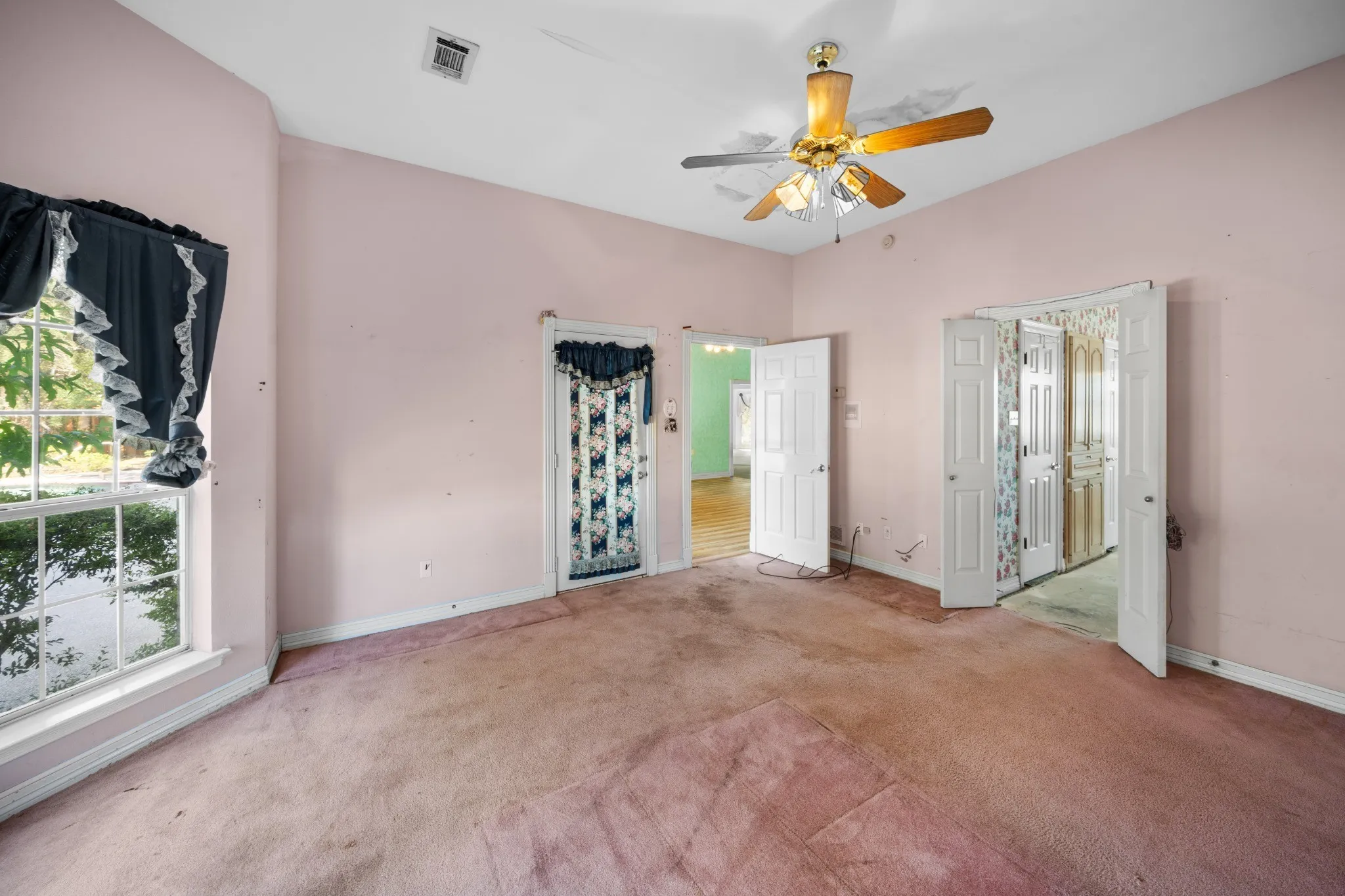 Single Family Residence For Sale in Ellis County , 2941 N Mockingbird Lane, Midlothian, Texas 76065, 3 Bedroom, 3 Bathroom, 2 Garage spaces, 2,985 Sqft, built in 1992, mls#21377012, Real Estate Agent in Midlothian, Homes For Sale in Ellis county, Homes For Sale in Midlothian, Realtor in Midlothian Texas, Real Estate Brokerage Independent Realty Texas, Luminita Cordes Realtor