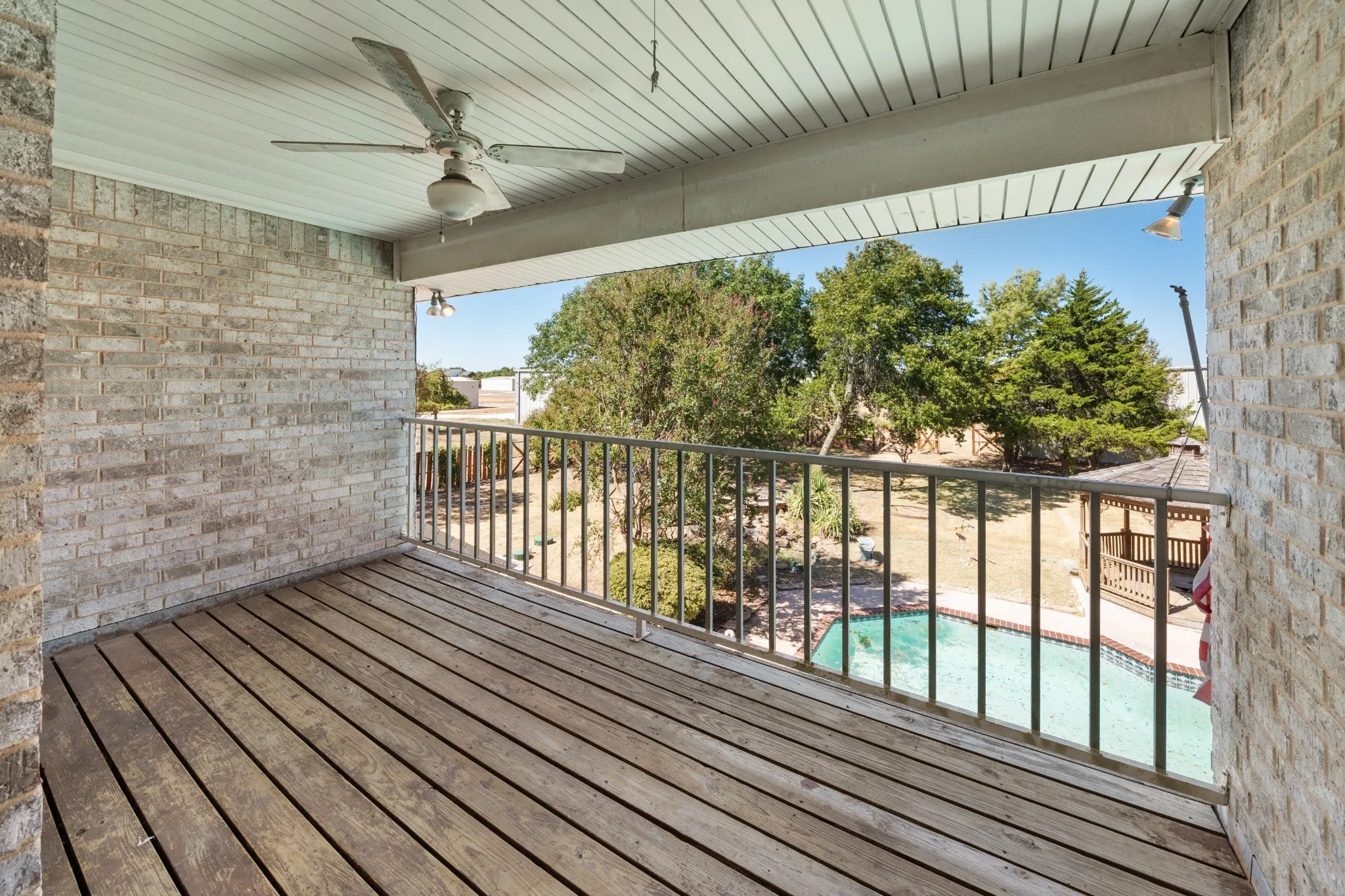 Single Family Residence For Sale in Ellis County , 2941 N Mockingbird Lane, Midlothian, Texas 76065, 3 Bedroom, 3 Bathroom, 2 Garage spaces, 2,985 Sqft, built in 1992, mls#21377012, Real Estate Agent in Midlothian, Homes For Sale in Ellis county, Homes For Sale in Midlothian, Realtor in Midlothian Texas, Real Estate Brokerage Independent Realty Texas, Luminita Cordes Realtor
