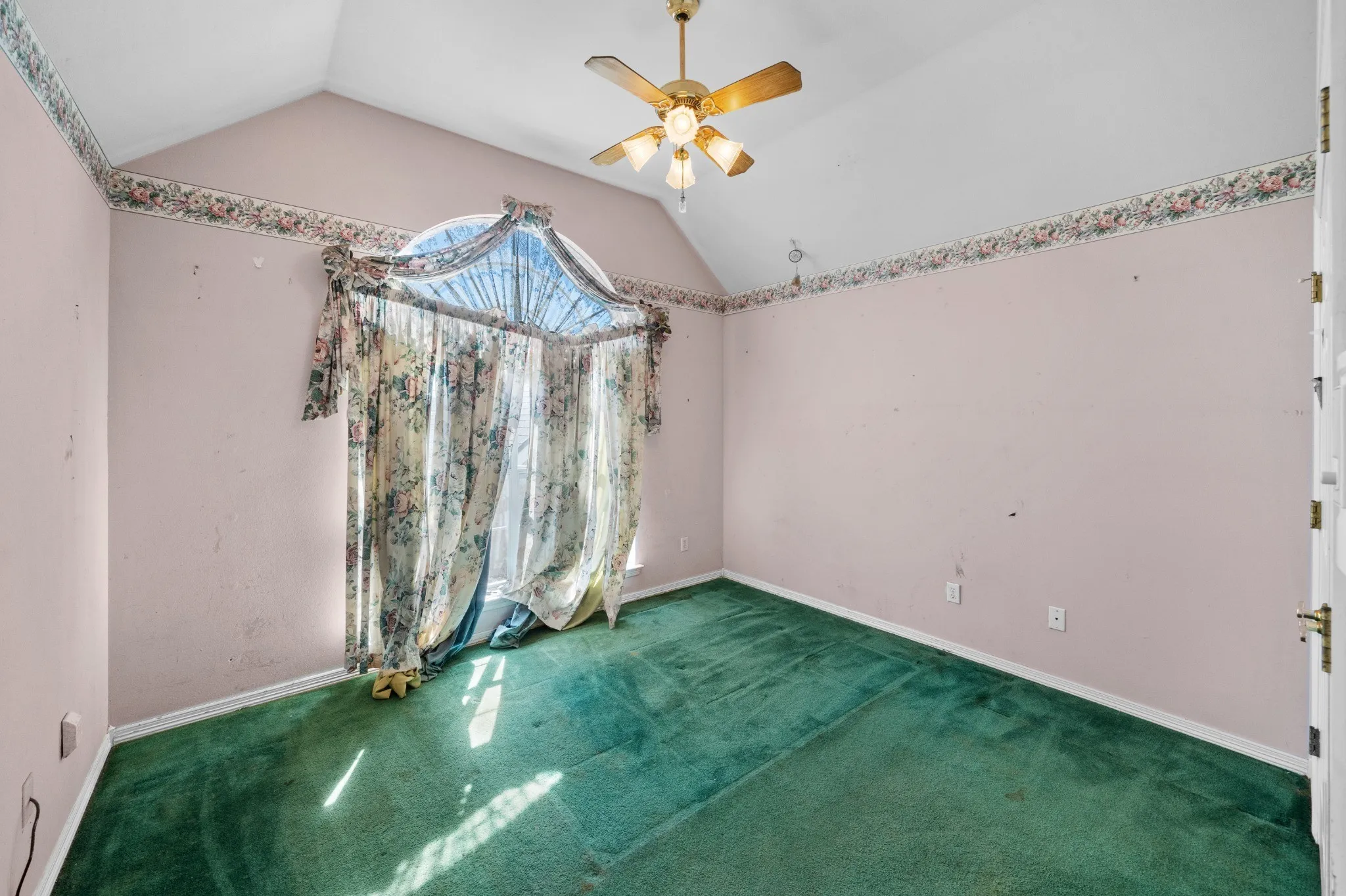 Single Family Residence For Sale in Ellis County , 2941 N Mockingbird Lane, Midlothian, Texas 76065, 3 Bedroom, 3 Bathroom, 2 Garage spaces, 2,985 Sqft, built in 1992, mls#21377012, Real Estate Agent in Midlothian, Homes For Sale in Ellis county, Homes For Sale in Midlothian, Realtor in Midlothian Texas, Real Estate Brokerage Independent Realty Texas, Luminita Cordes Realtor